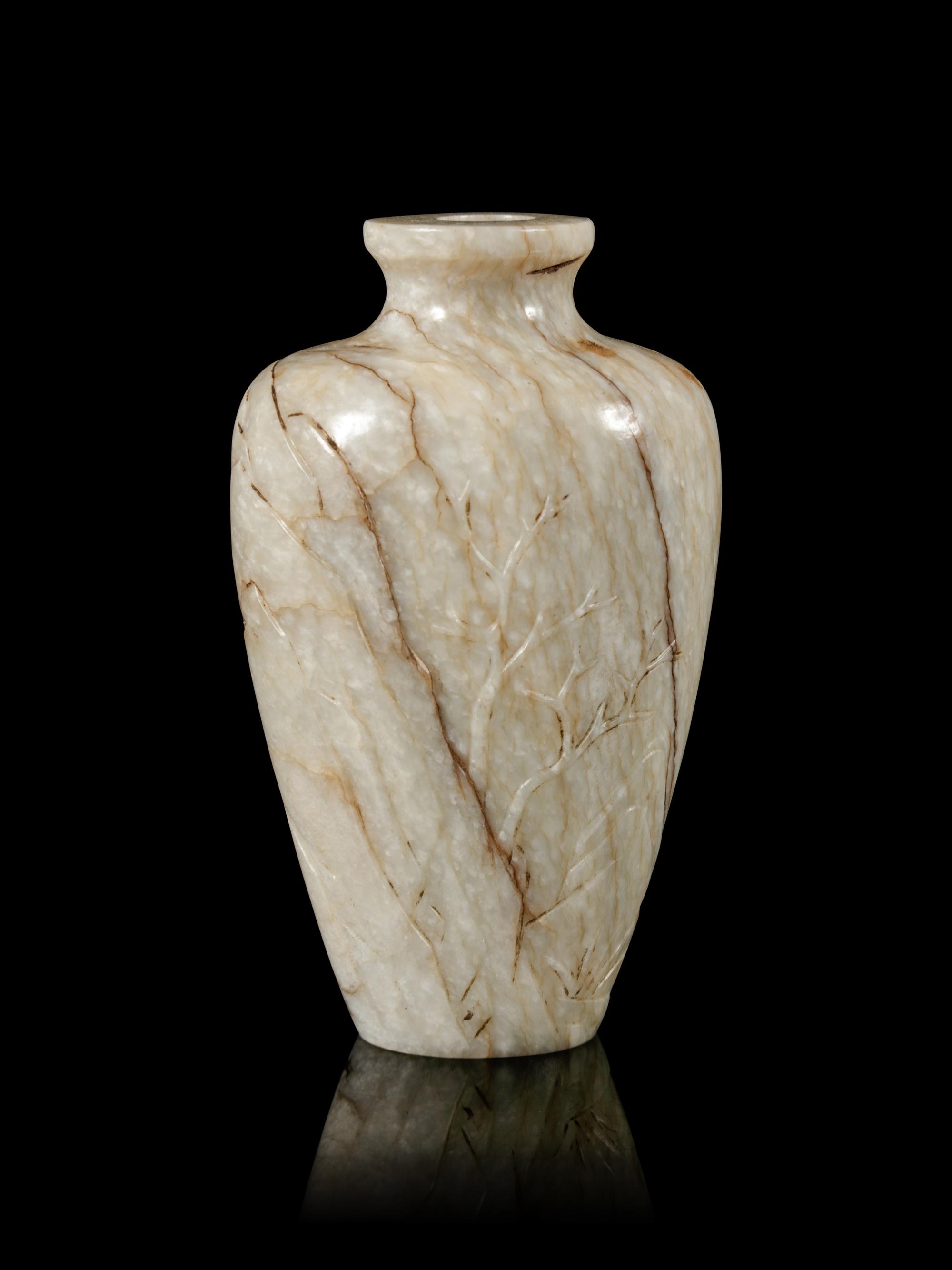 A Chicken Bone Miniature Bottle-Form Snuff Bottle