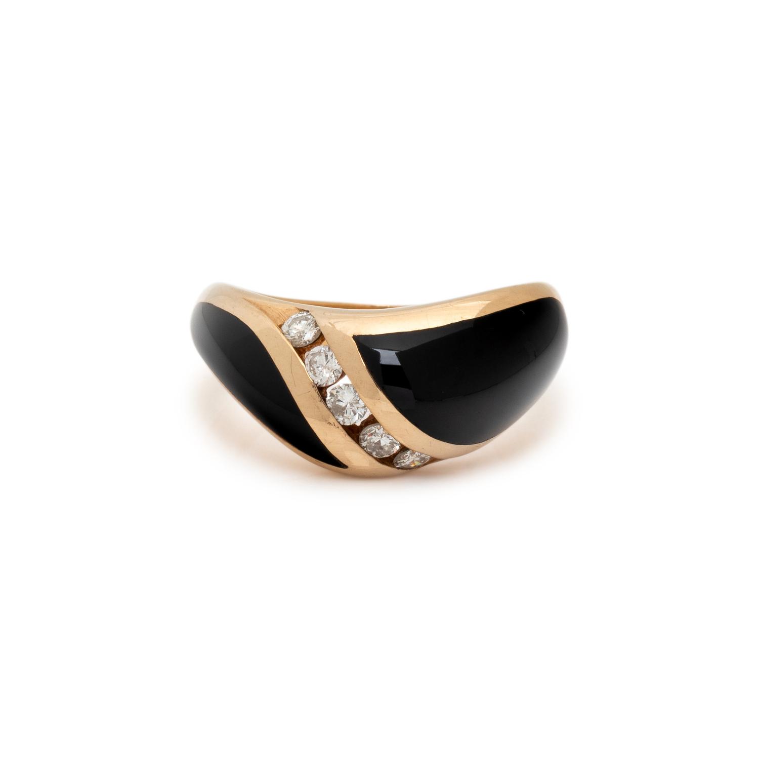 YELLOW GOLD, DIAMOND, AND ENAMEL RING