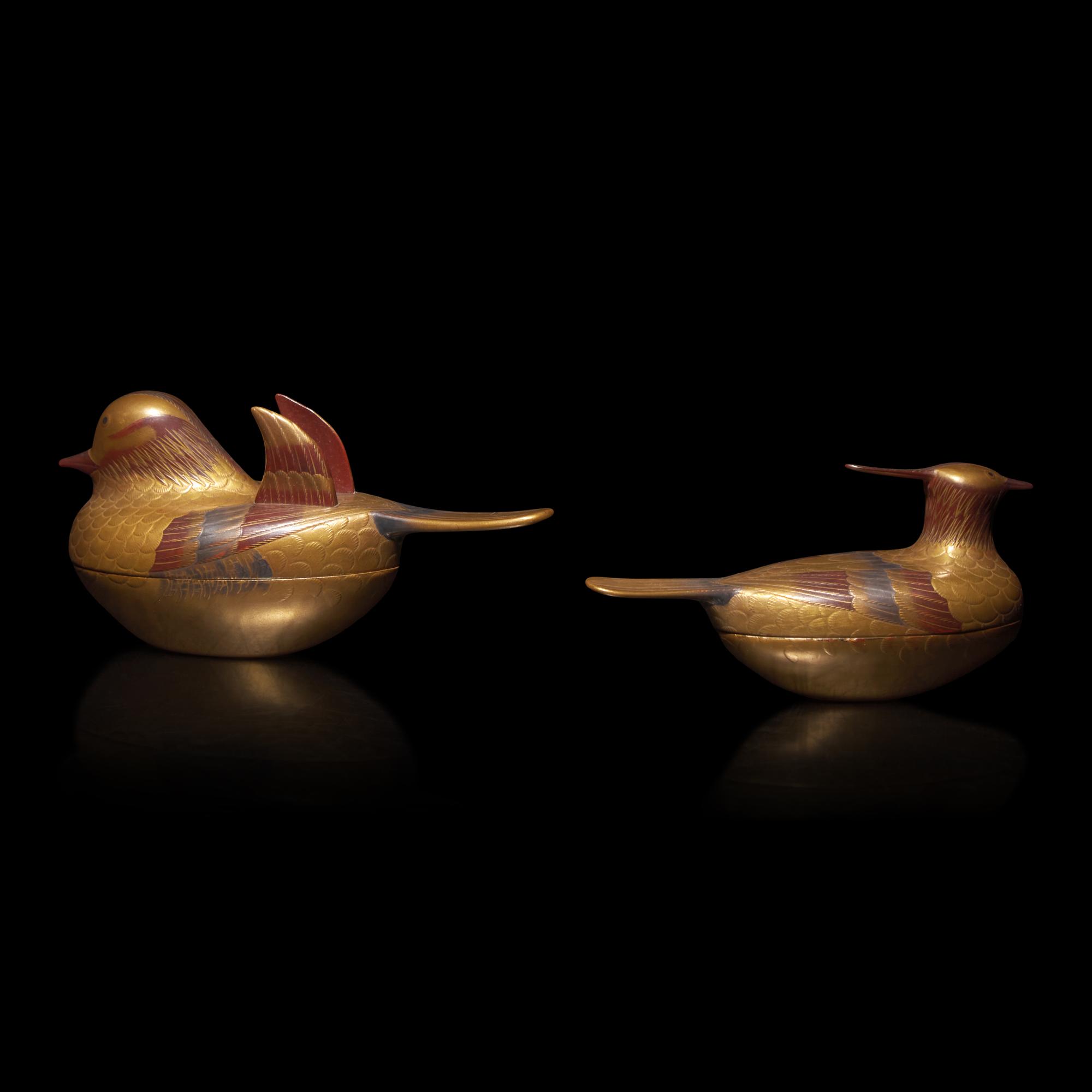 A Pair of Japanese Gold Lacquer Mandarin Duck-Form Covered Boxes, Oshidori , 18th-19th Century — 日本江戶-明治時期 金漆彩繪鴛鴦蓋盒一對