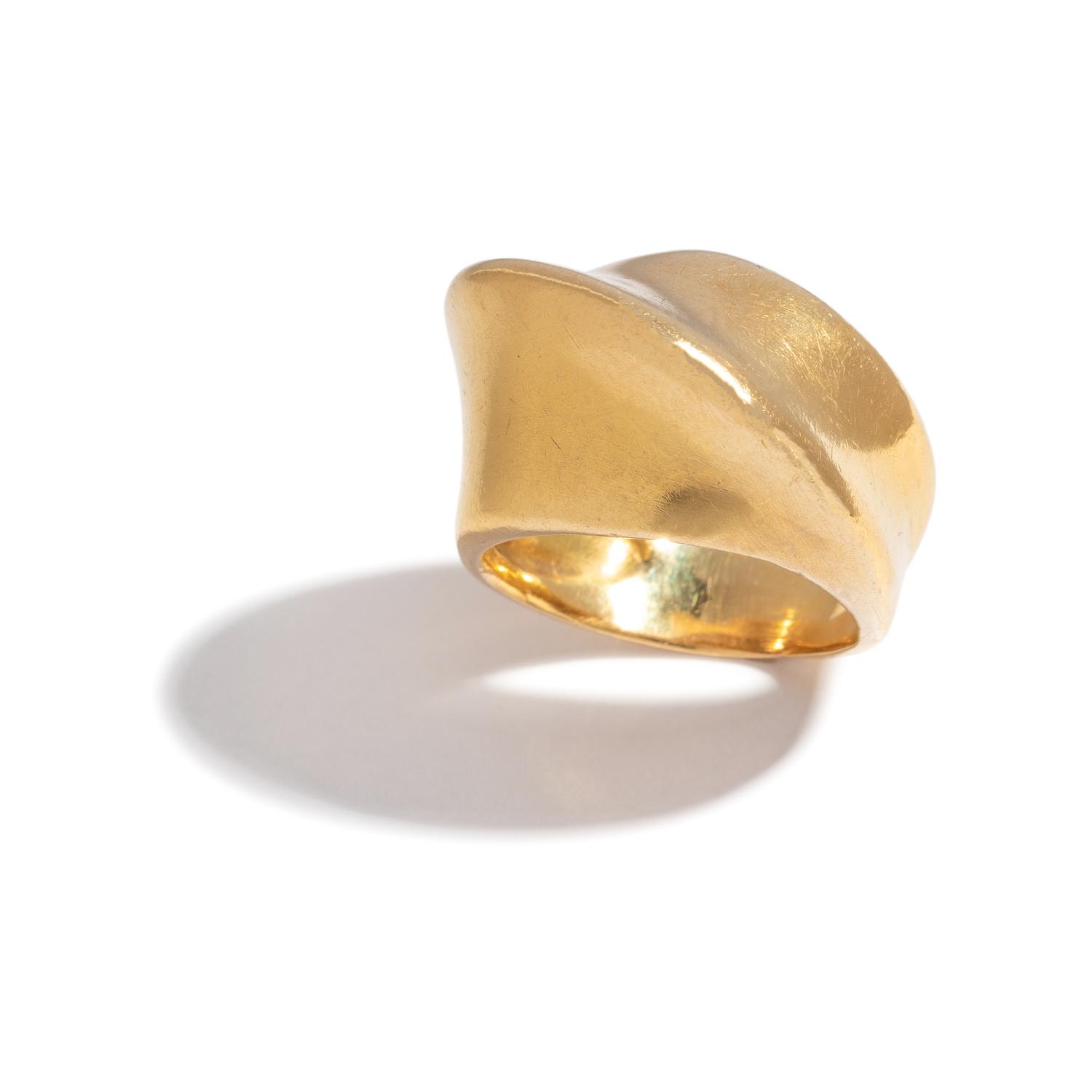 ANGELA CUMMINGS, YELLOW GOLD RING