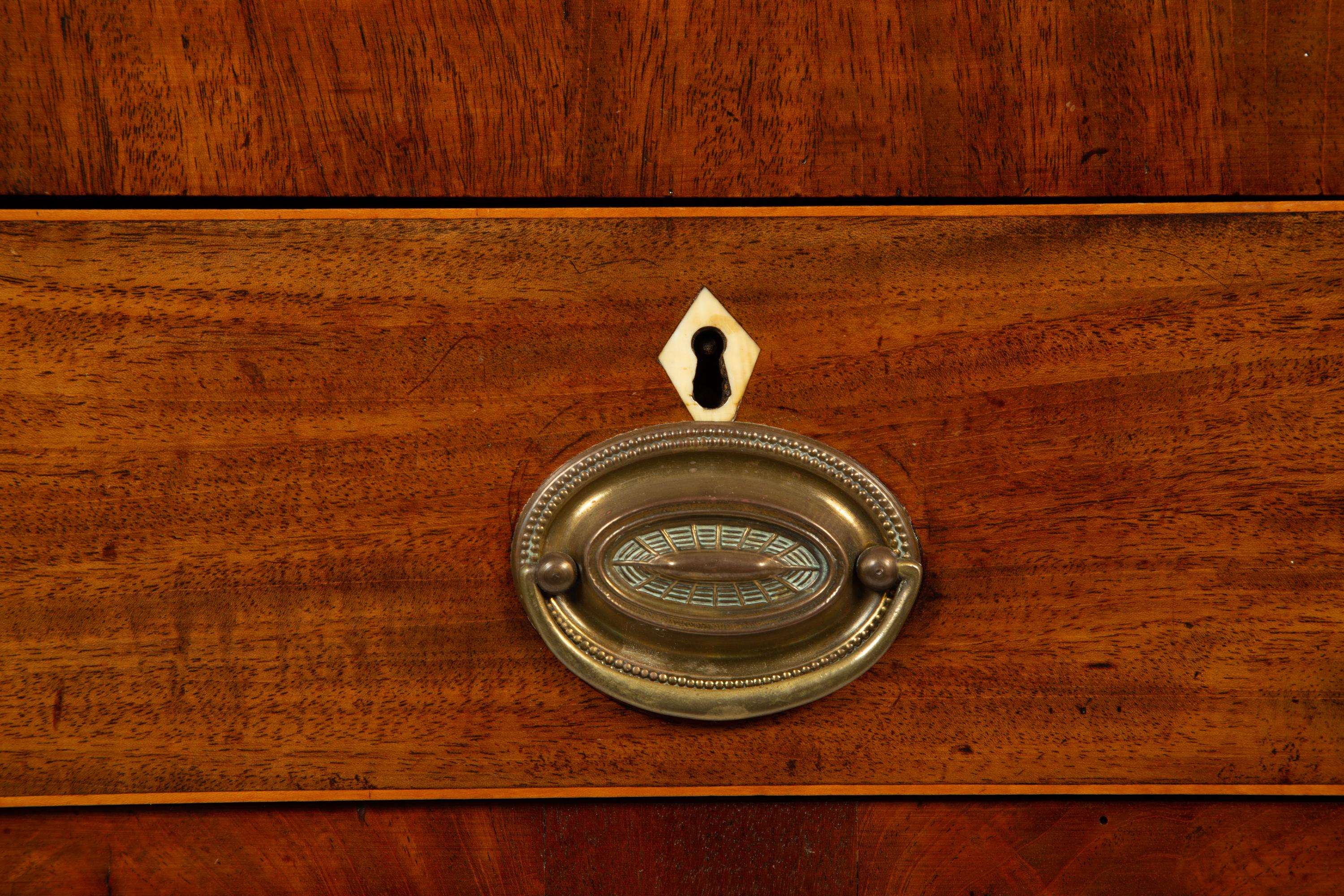 A Regency Style Walnut Chest of Drawers — 19TH CENTURY