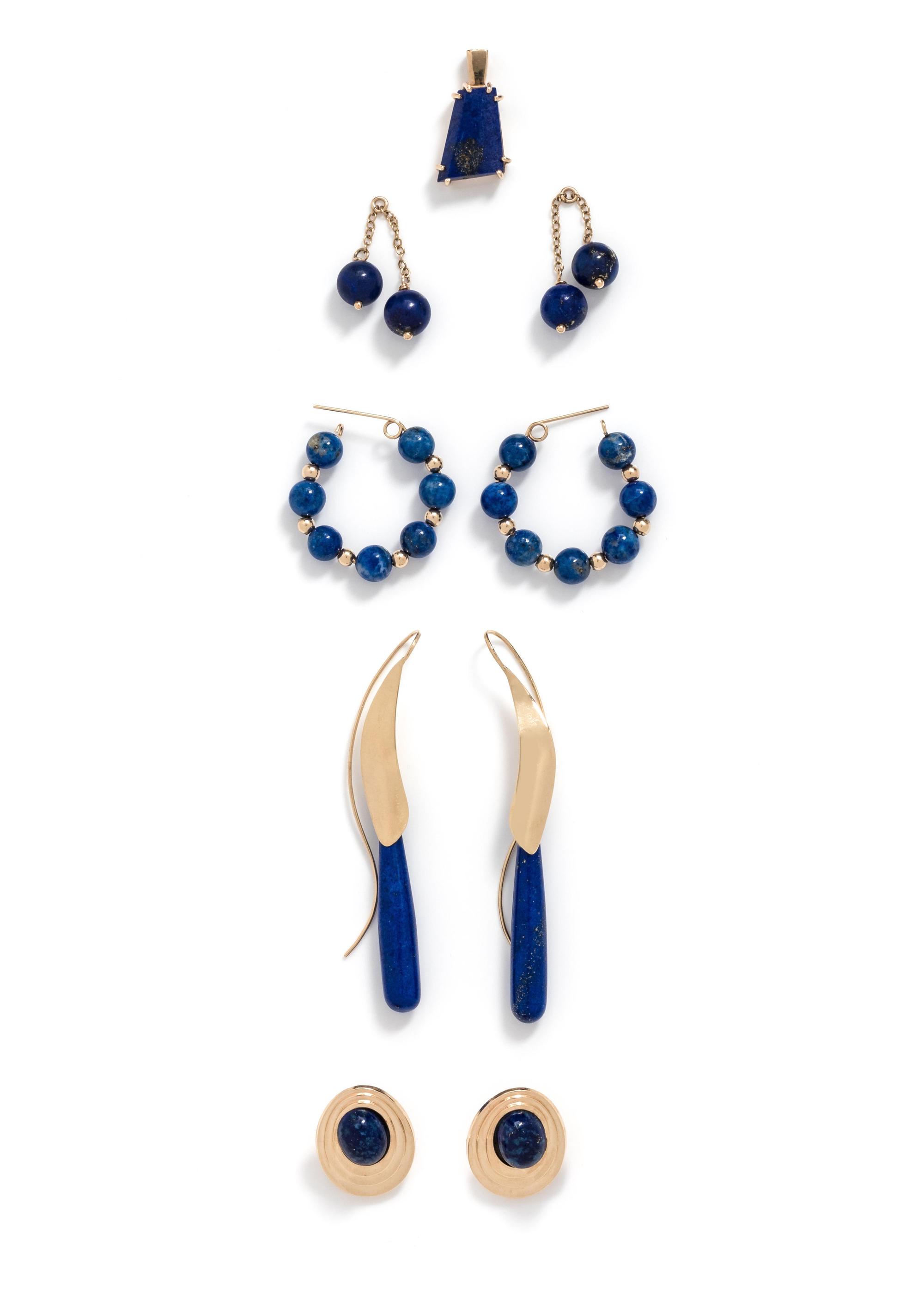 COLLECTION OF YELLOW GOLD AND LAPIS LAZULI JEWELRY