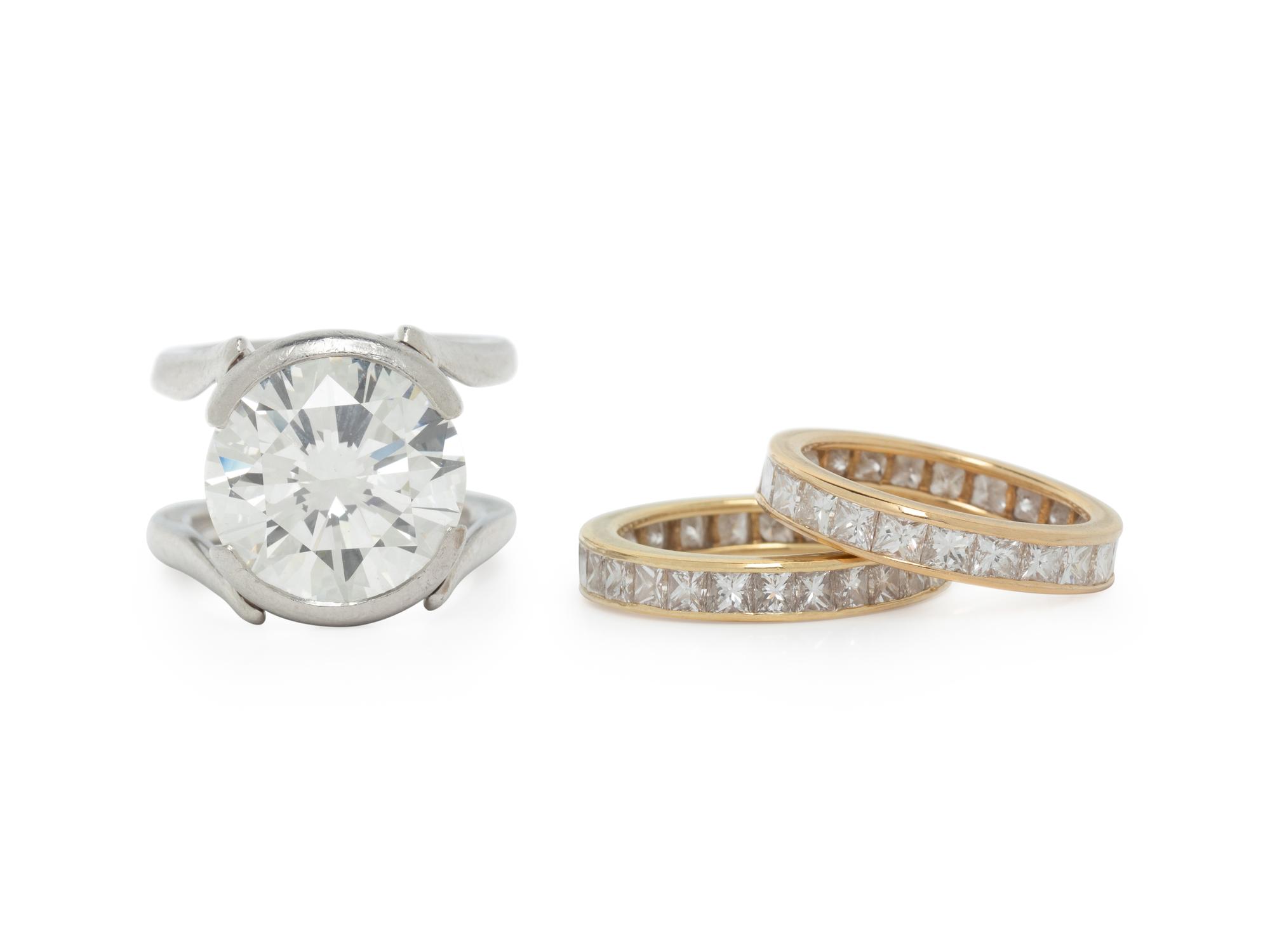 DIAMOND AND PLATINUM RING WITH PAIR OF ETERNITY BANDS