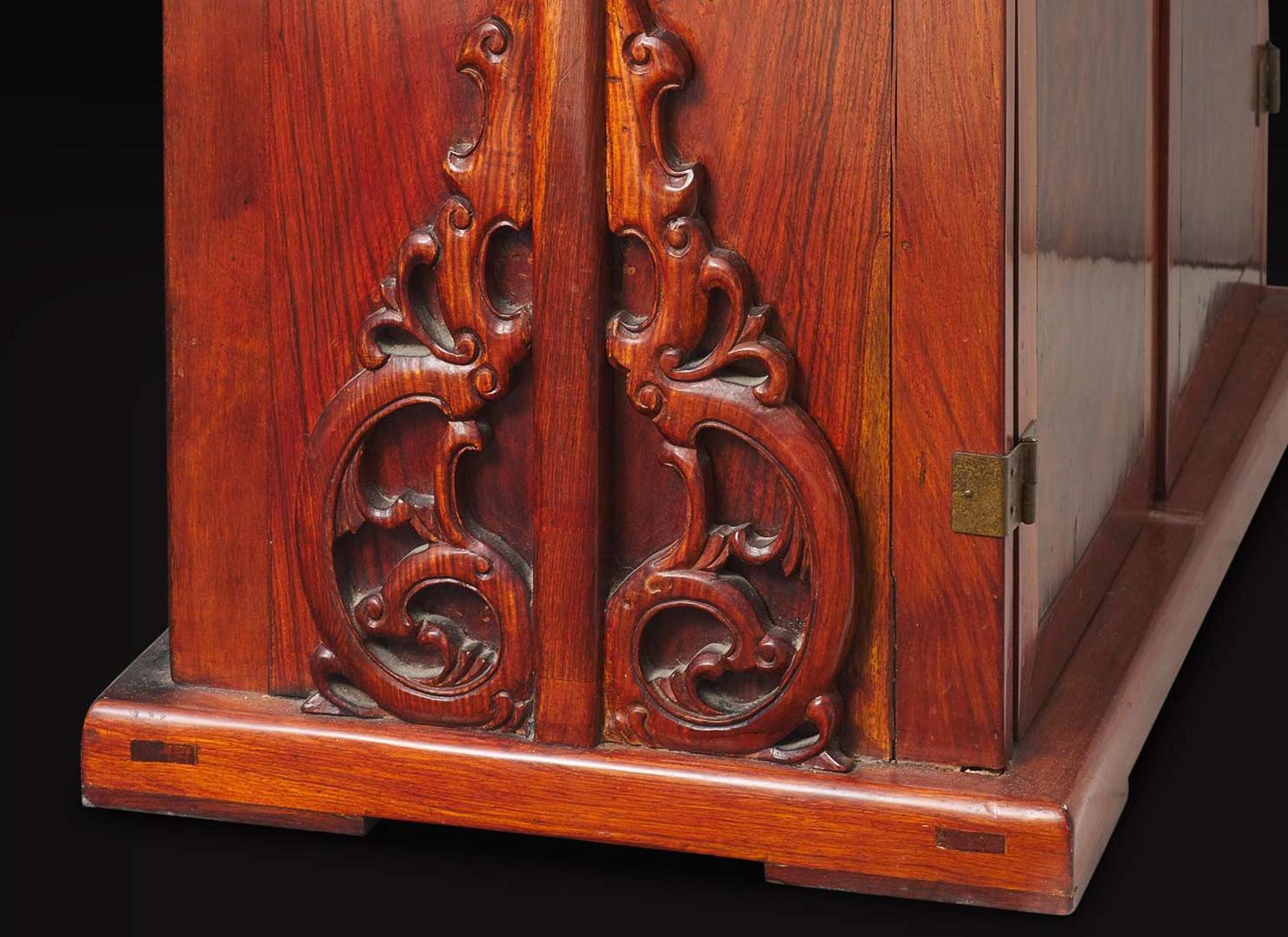 A huanghuali, huamu and mixed hardwoods travelling cabinet 黃花梨樺木及硬木箱