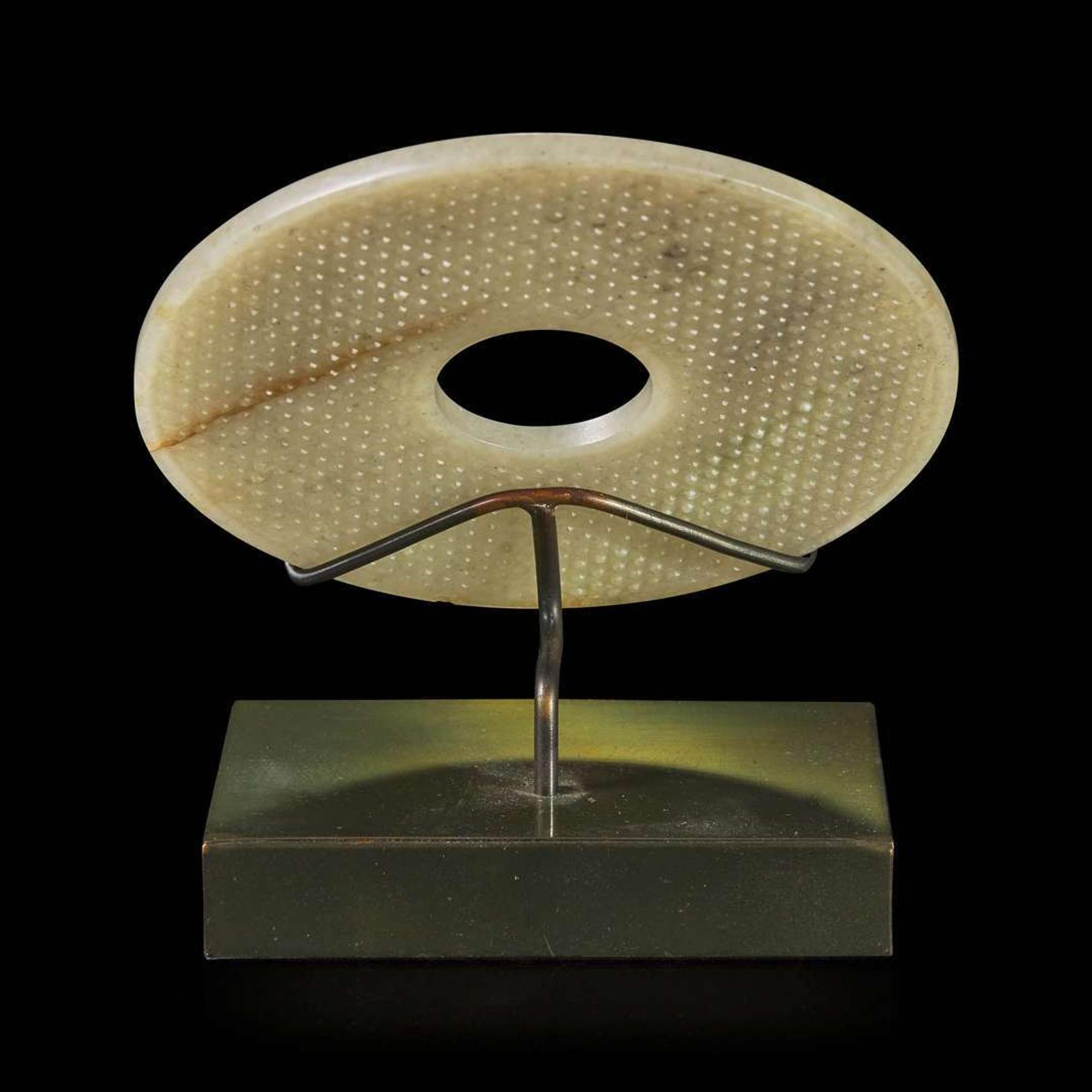 An unusual archaic style Chinese jade "Bi" disc 双头云纹与蒲纹仿古玉璧一件 18th /19th century or earlier ??????????