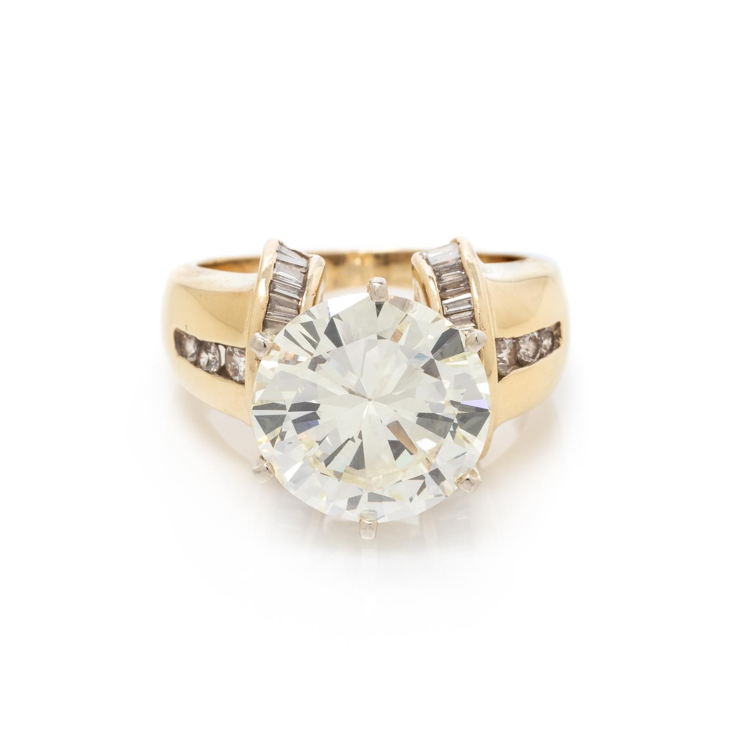 DIAMOND RING