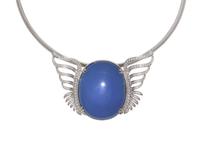 WHITE GOLD, CHALCEDONY AND DIAMOND PENDANT/BROOCH NECKLACE