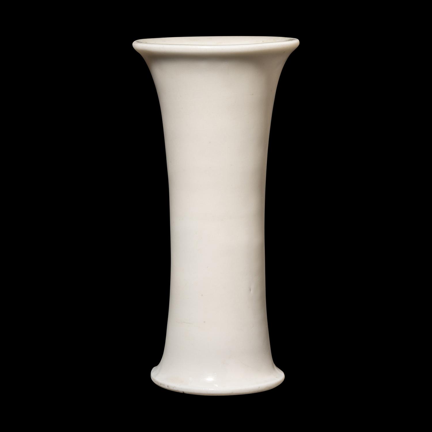 A Chinese Blanc-de-Chine Porcelain Beaker Vase, Huagu, 17th Century 明末清初 德化白瓷花觚