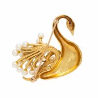 YELLOW GOLD, CULTURED PEARL, AND DIAMOND SWAN BROOCH
