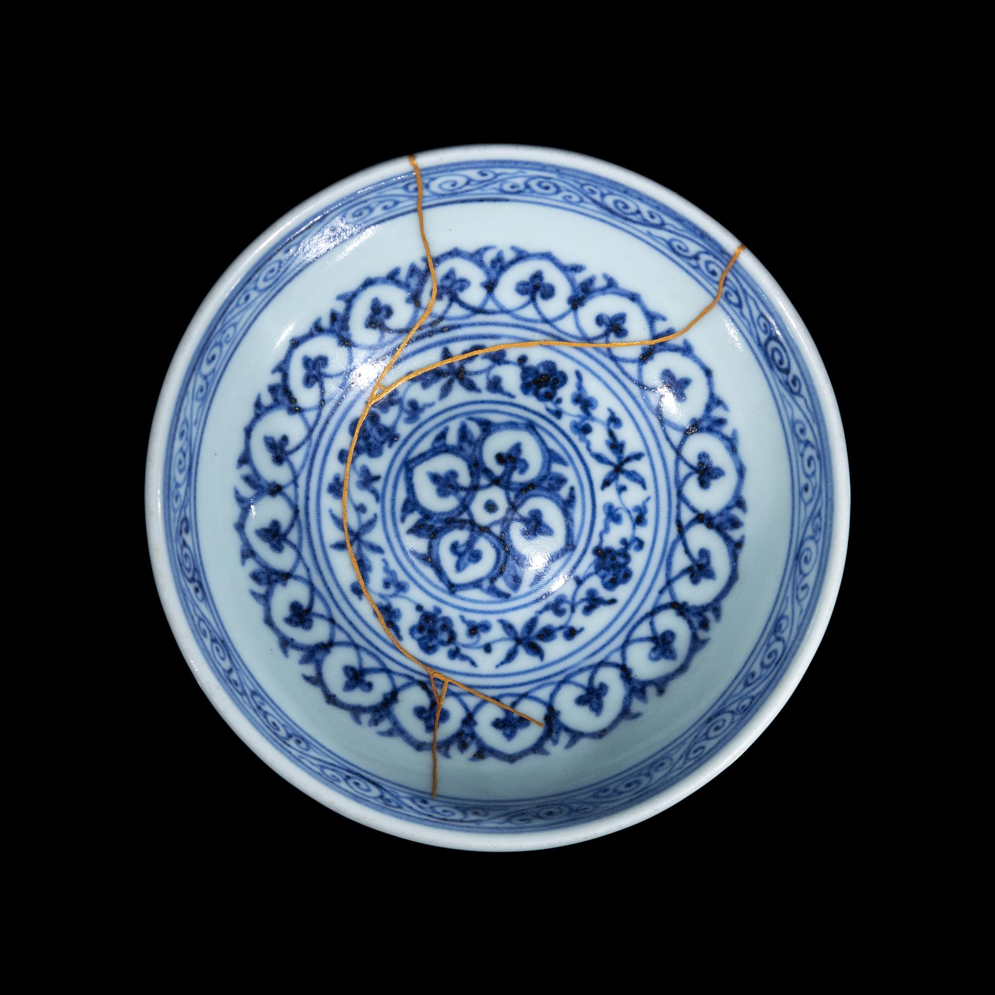 A Chinese Ming-Style Blue and White Porcelain Bowl, Mantouxinwan 青花纏枝花卉紋饅頭心盌