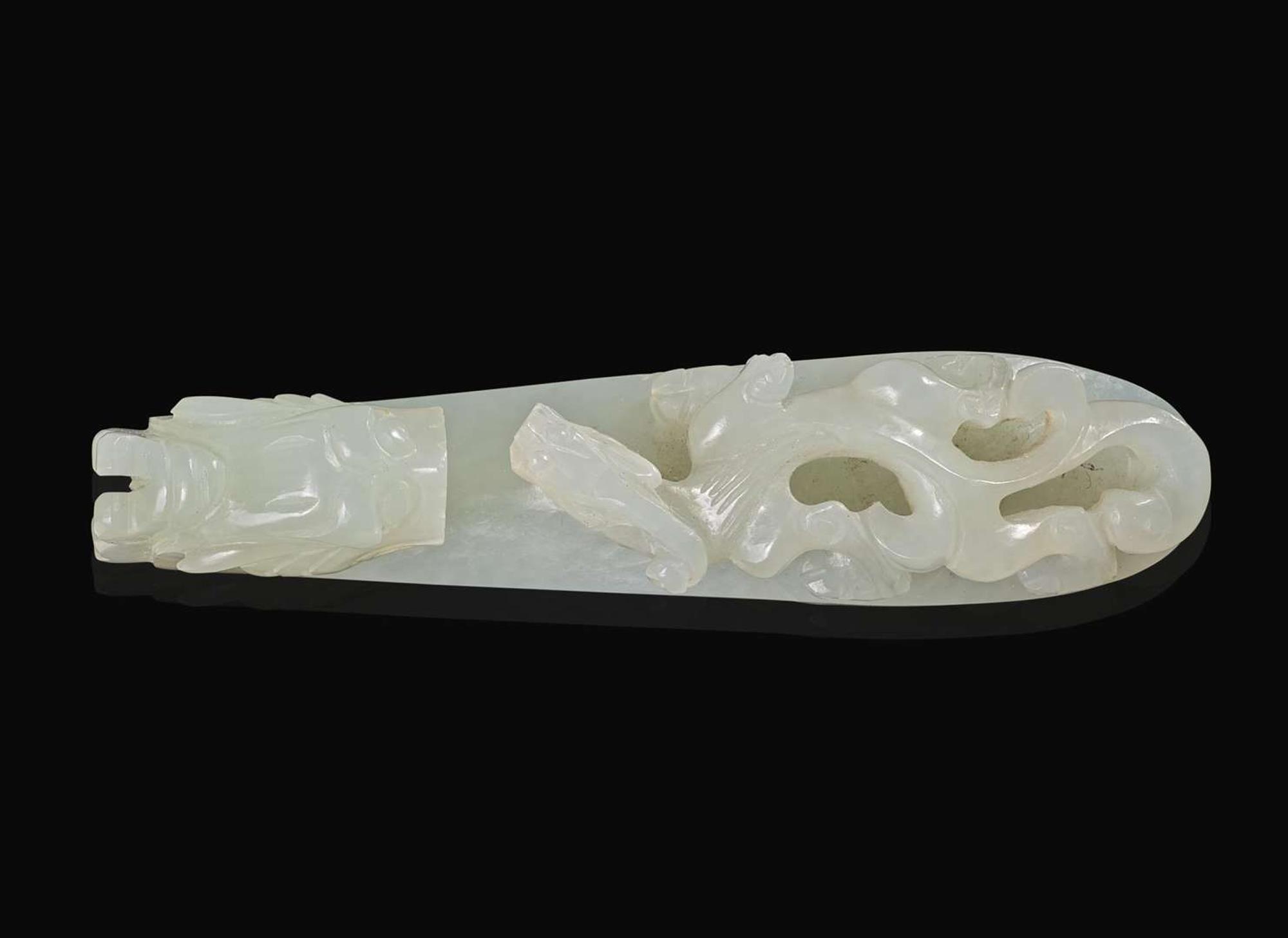 A Chinese carved pale celadon jade belt hook, Qing dynasty 青玉帶鉤 清