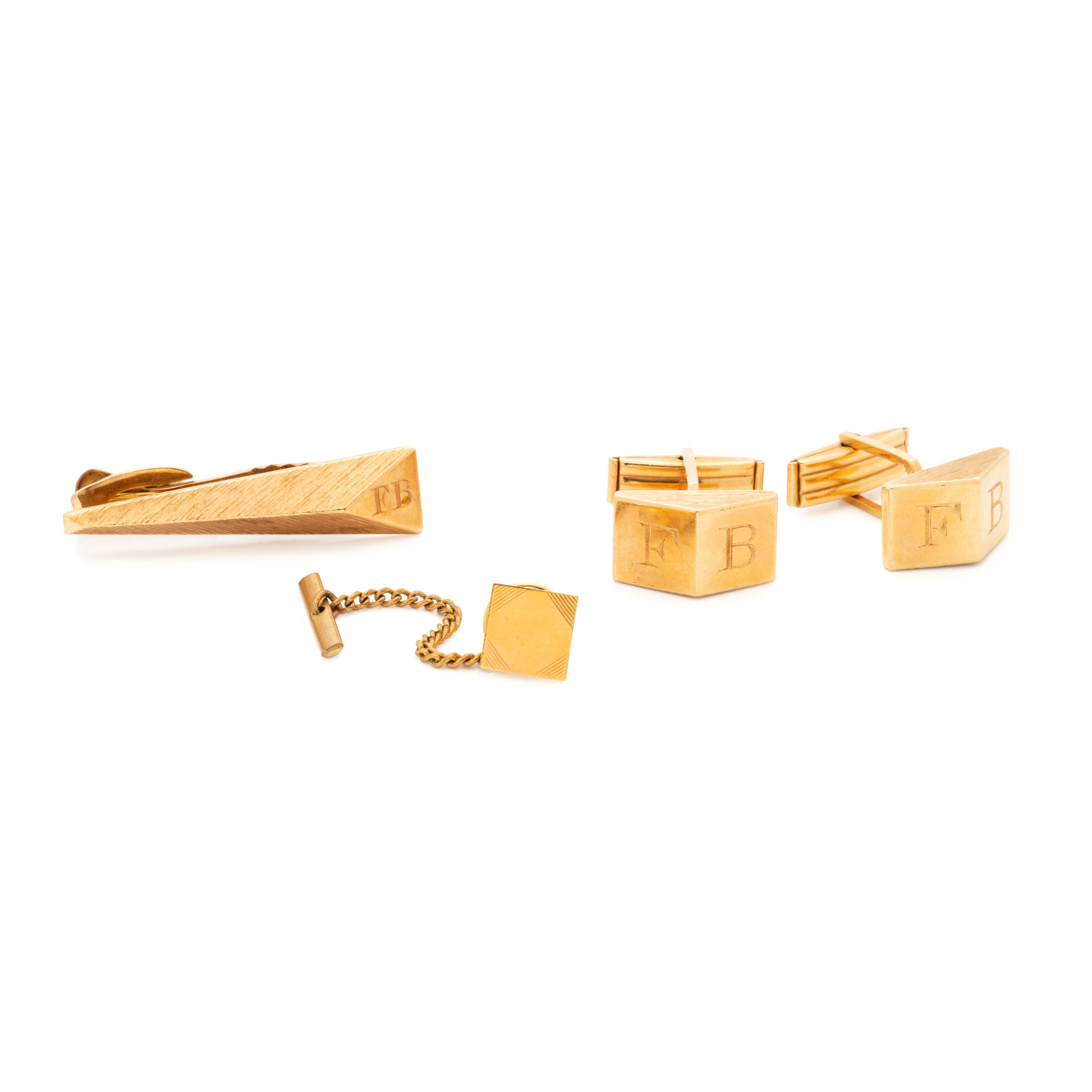 COLLECTION OF YELLOW GOLD ACCESSORIES