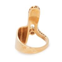 YELLOW GOLD AND DIAMOND RING