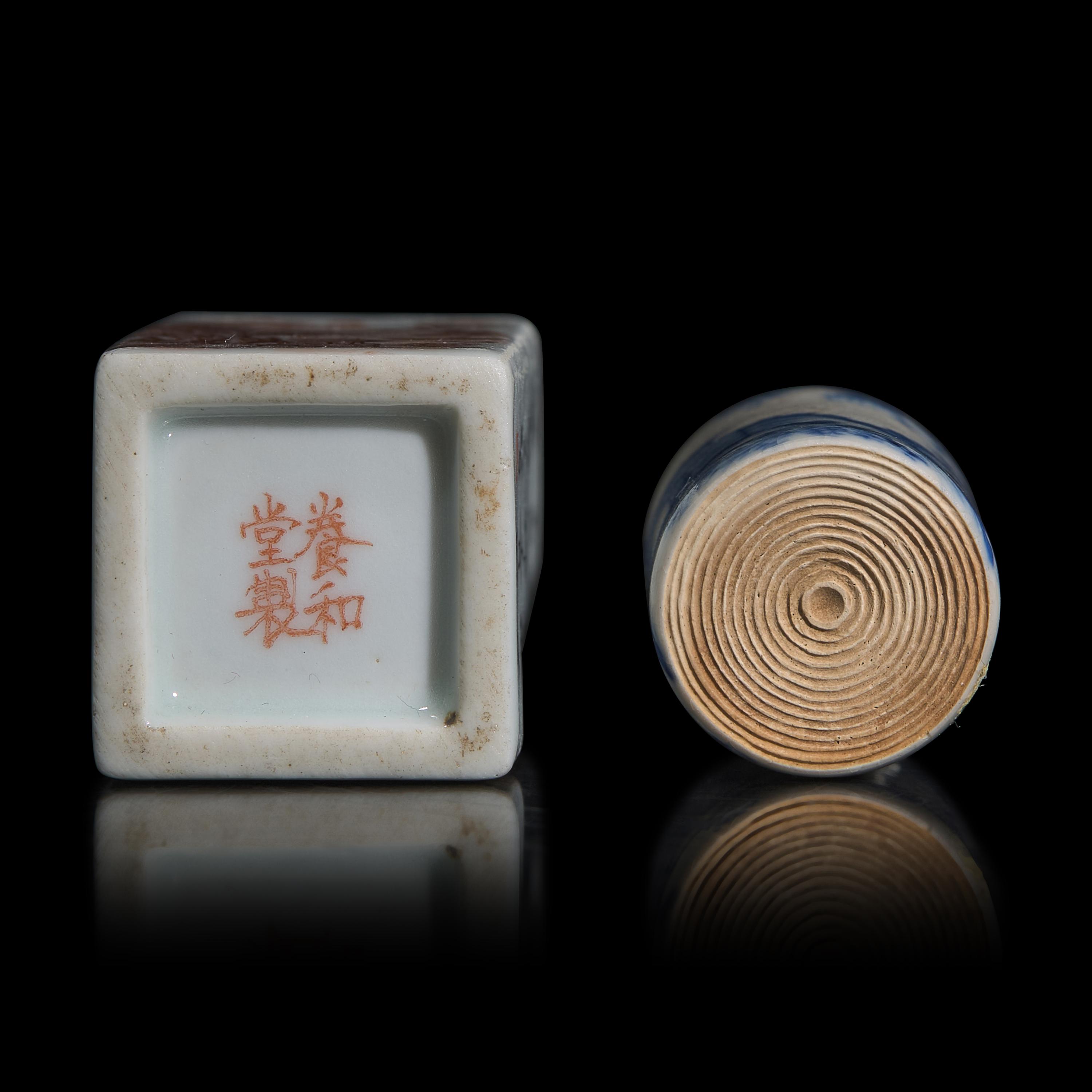 Two Chinese Porcelain Snuff Bottles, 19th-Early 20th Century 晚清民國 瓷質鼻煙壺一組兩件