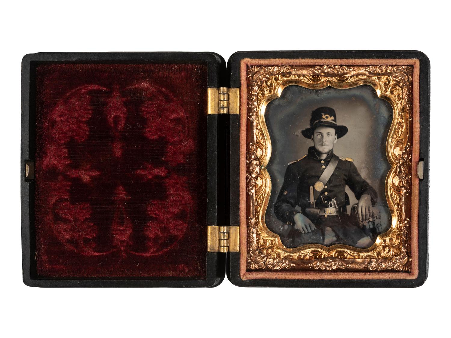 [CIVIL WAR]. Ninth plate tintype featuring an armed federal infantryman in full kit.