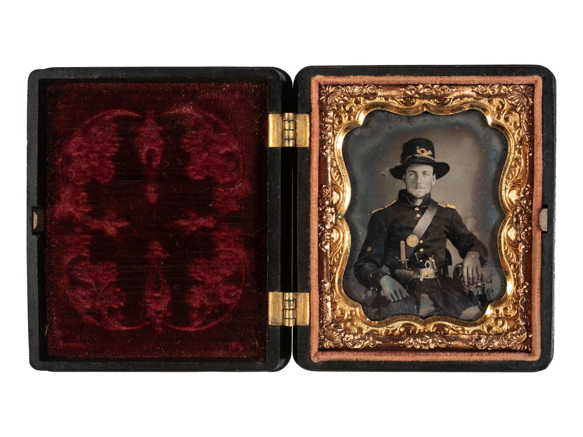 [CIVIL WAR]. Ninth plate tintype featuring an armed federal infantryman in full kit.