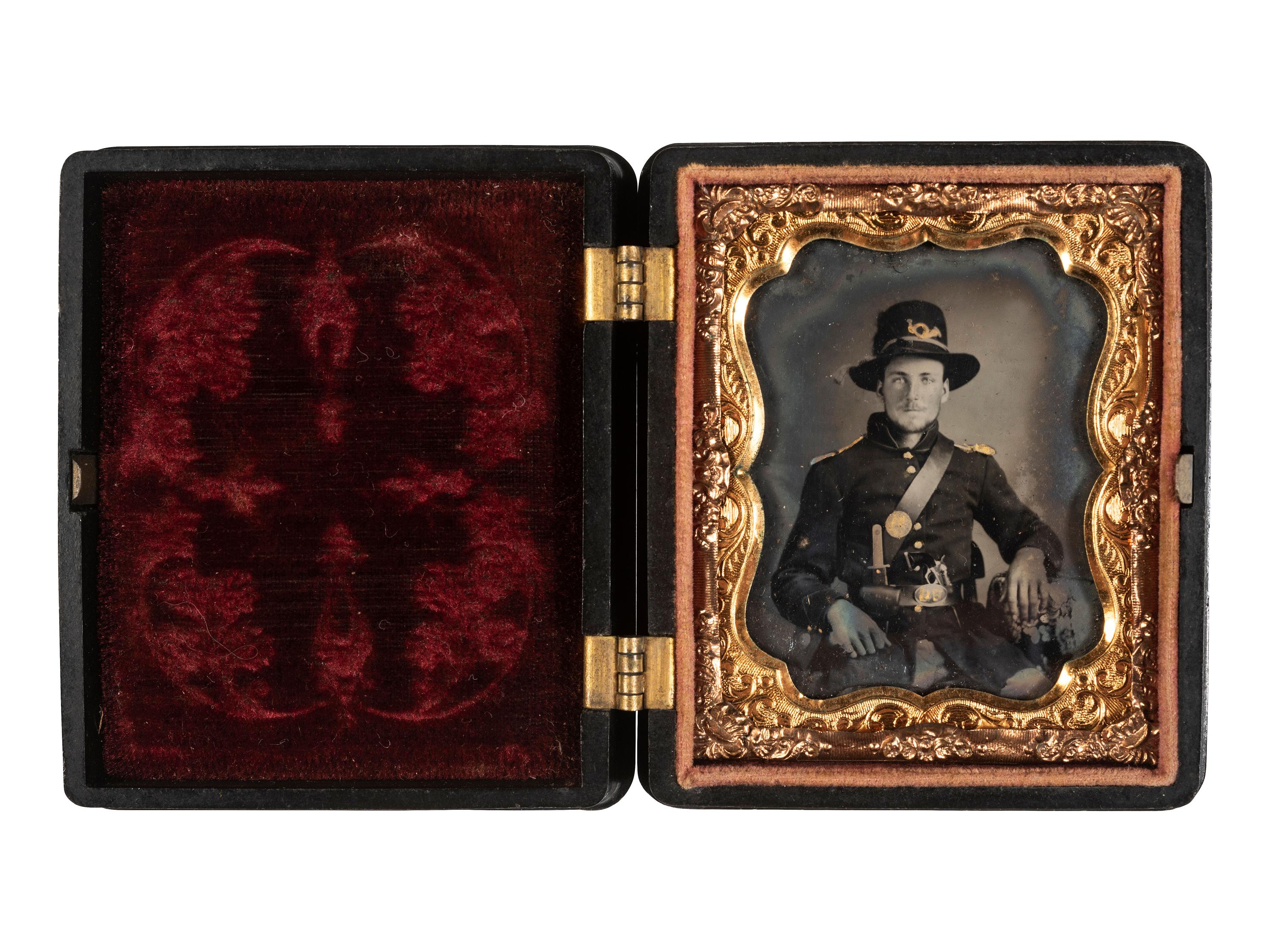 [CIVIL WAR]. Ninth plate tintype featuring an armed federal infantryman in full kit.