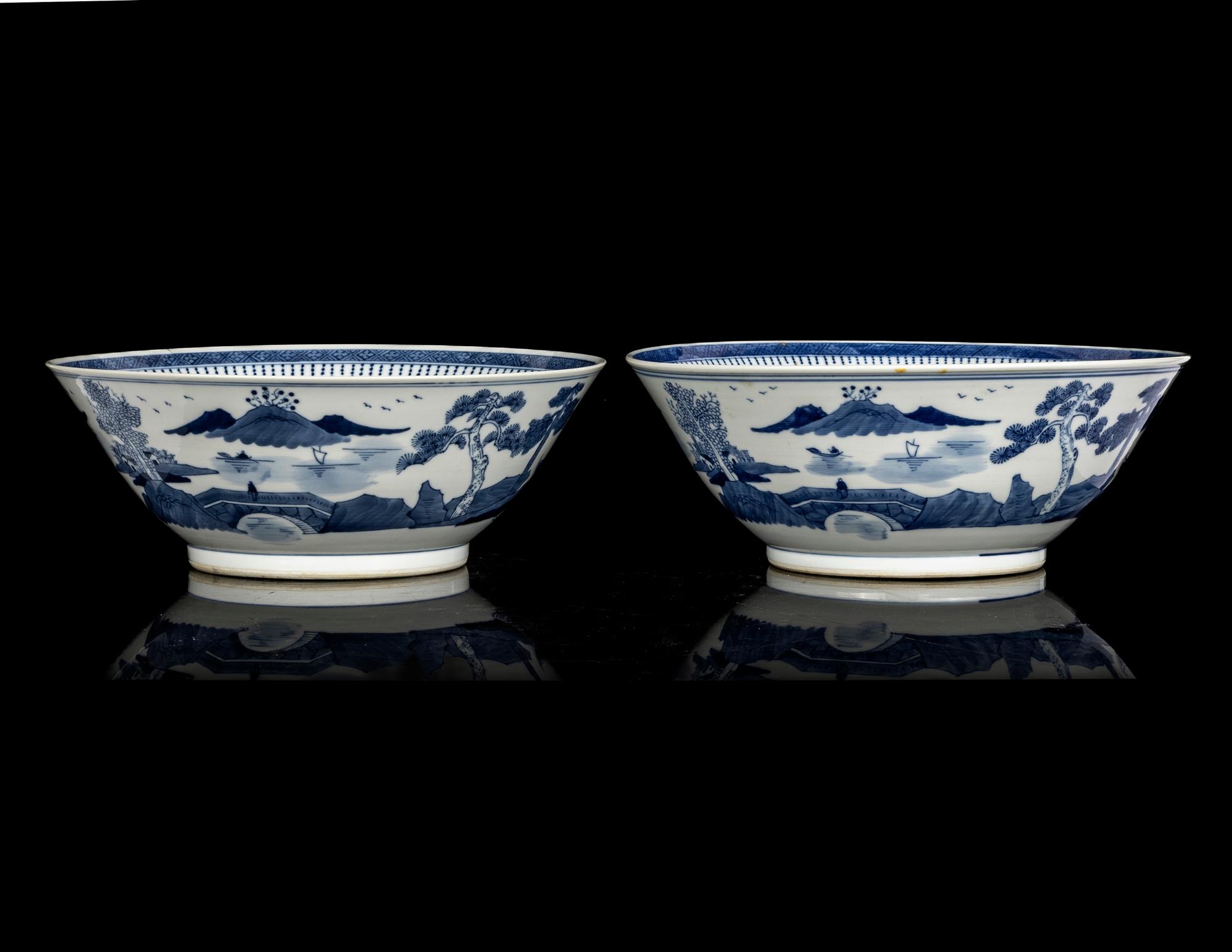 Two Pairs of Chinese Export Blue and White Porcelain Wares