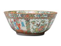 A Rose Medallion Center Bowl and Stand