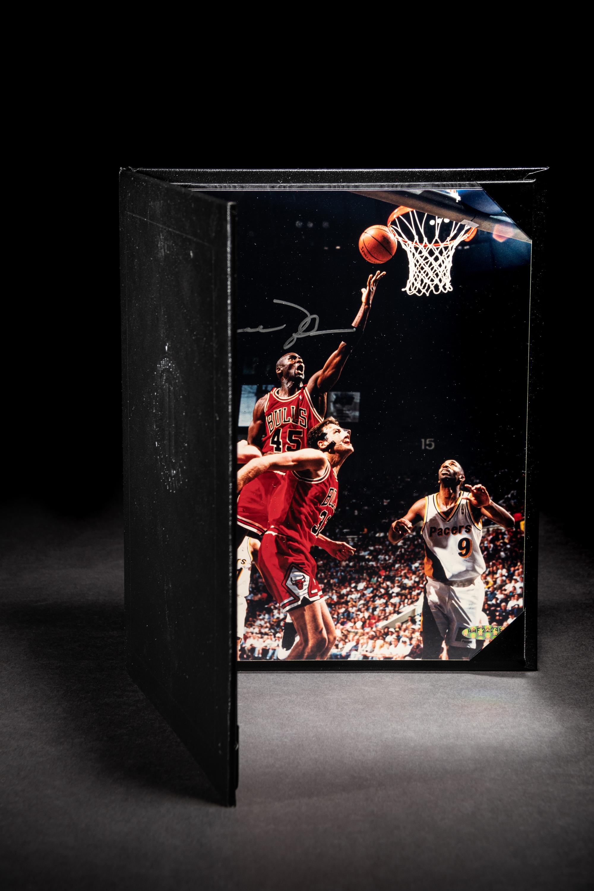 A Michael Jordan 1995 "I'm Back" Chicago Bulls Signed Autograph Photograph (Upper Deck Authenticated),