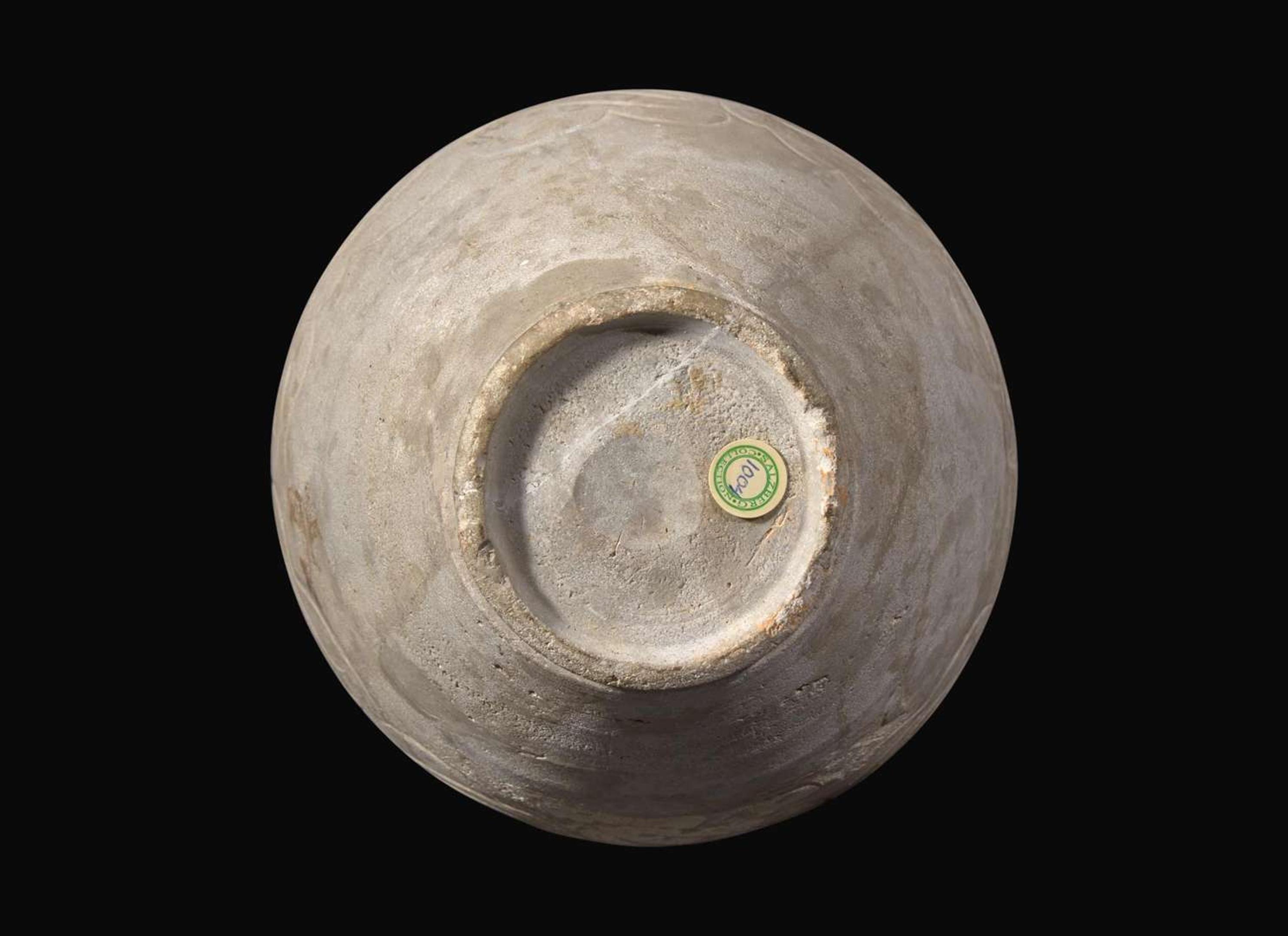 An unusual carved whiteware bottle vase, possibly Qingbai or Yueyao 白陶瓶 可能為青白或越窯