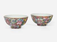 A pair of Chinese famille rose "Millefleurs" bowls, probably Republic period 百花盌一對 或民國