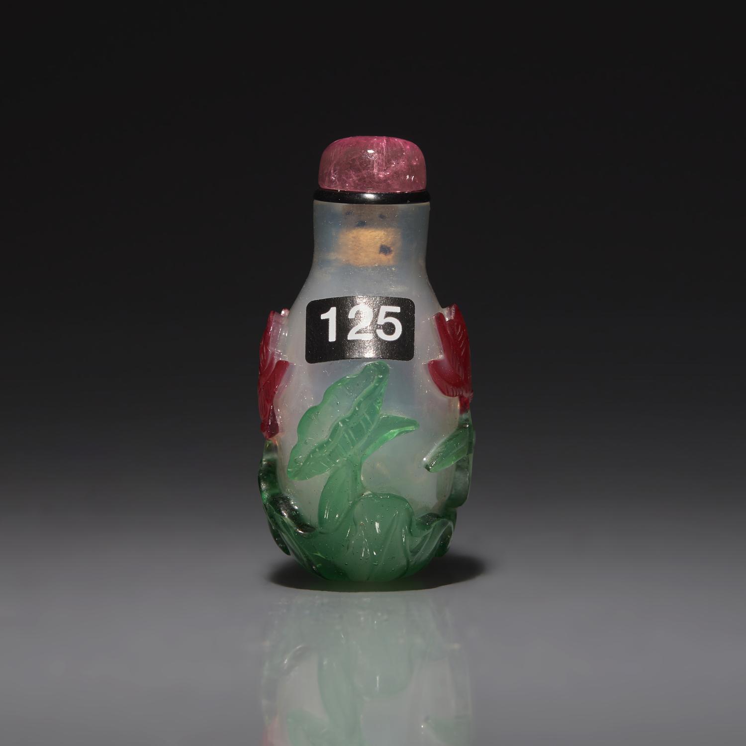 A Small Chinese Multicolor Overlay Glass Snuff Bottle, Circa 1750-1820 1750-1820年 雪霏地套料荷花圖鼻烟壺
