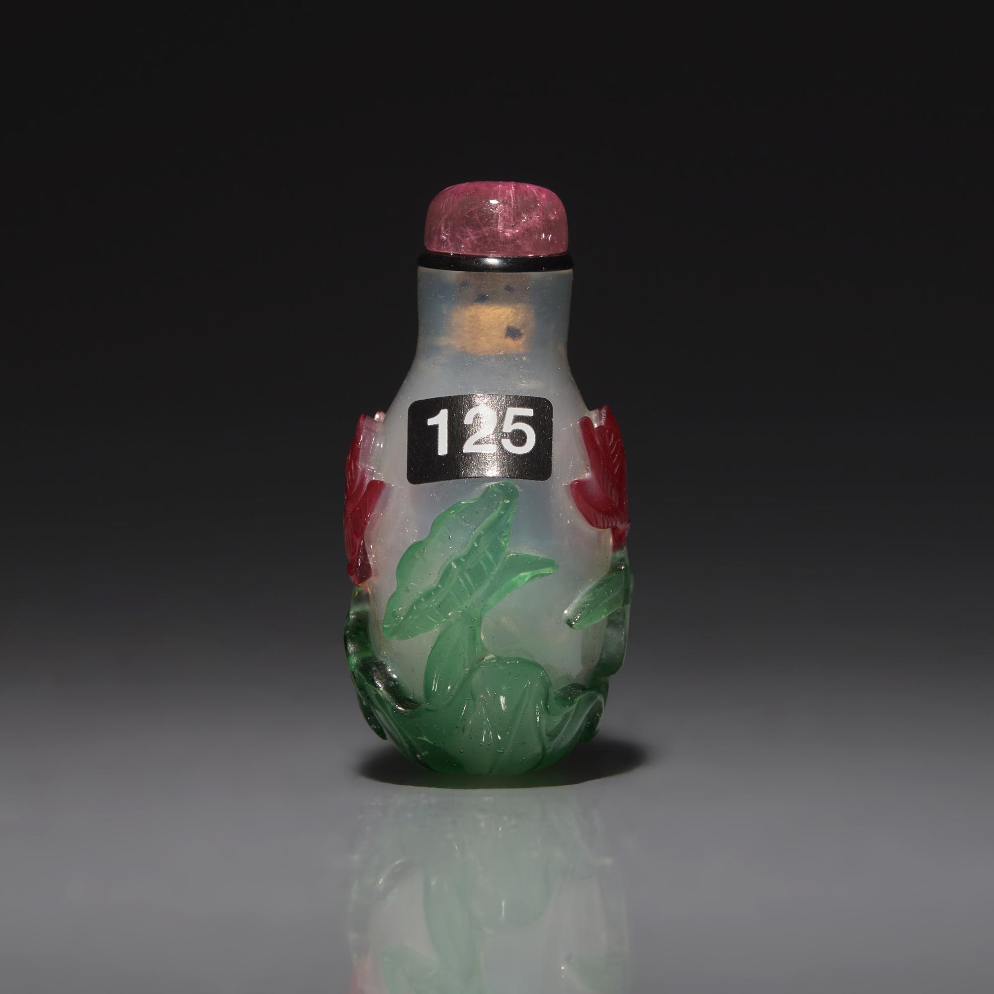 A Small Chinese Multicolor Overlay Glass Snuff Bottle, Circa 1750-1820 1750-1820年 雪霏地套料荷花圖鼻烟壺