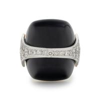 LA TRIOMPHE, BICOLOR GOLD, ONYX AND DIAMOND RING