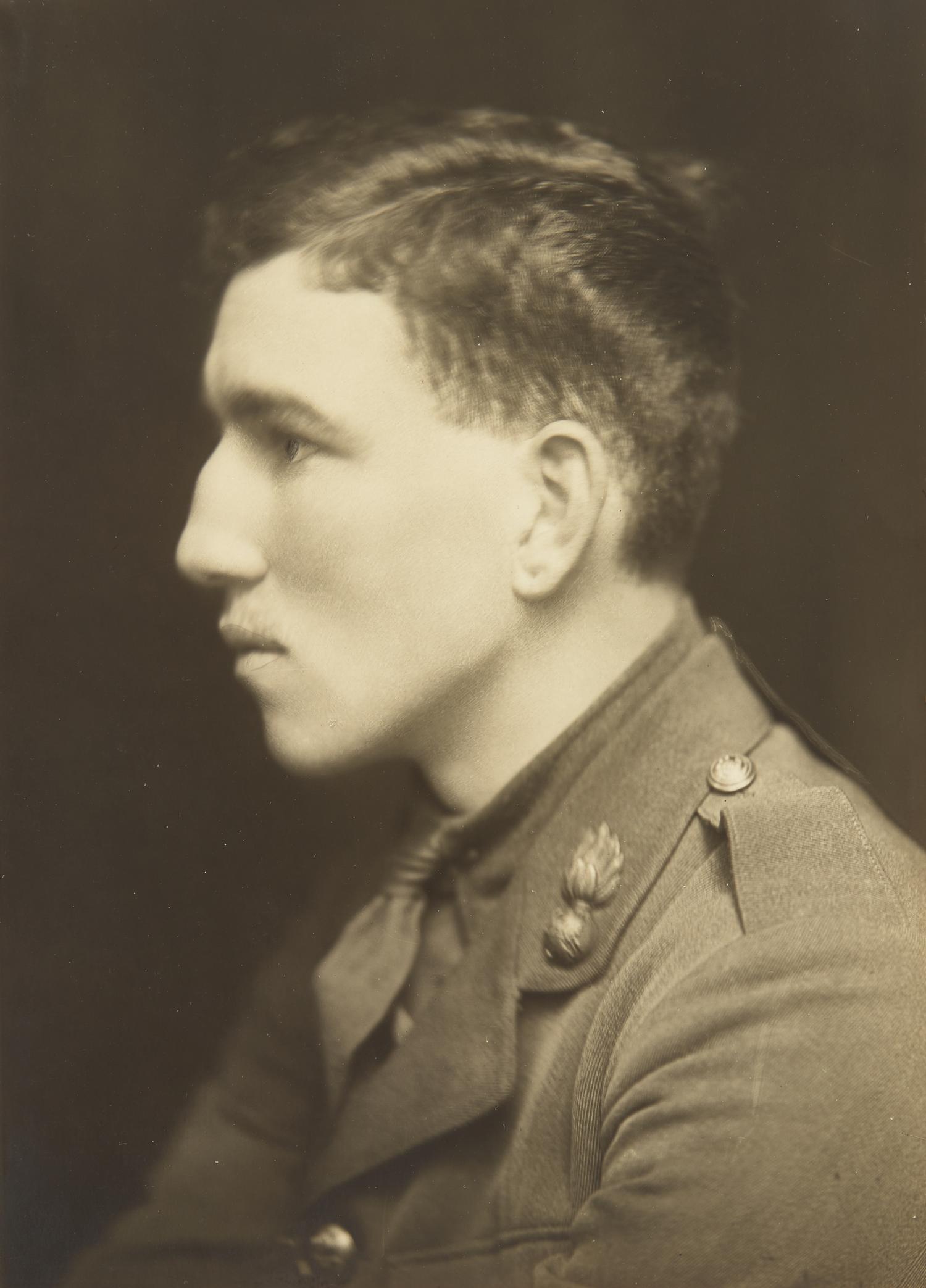 [Literature] [Graves, Robert] Hoppe, Emil Otto. Portrait Photograph