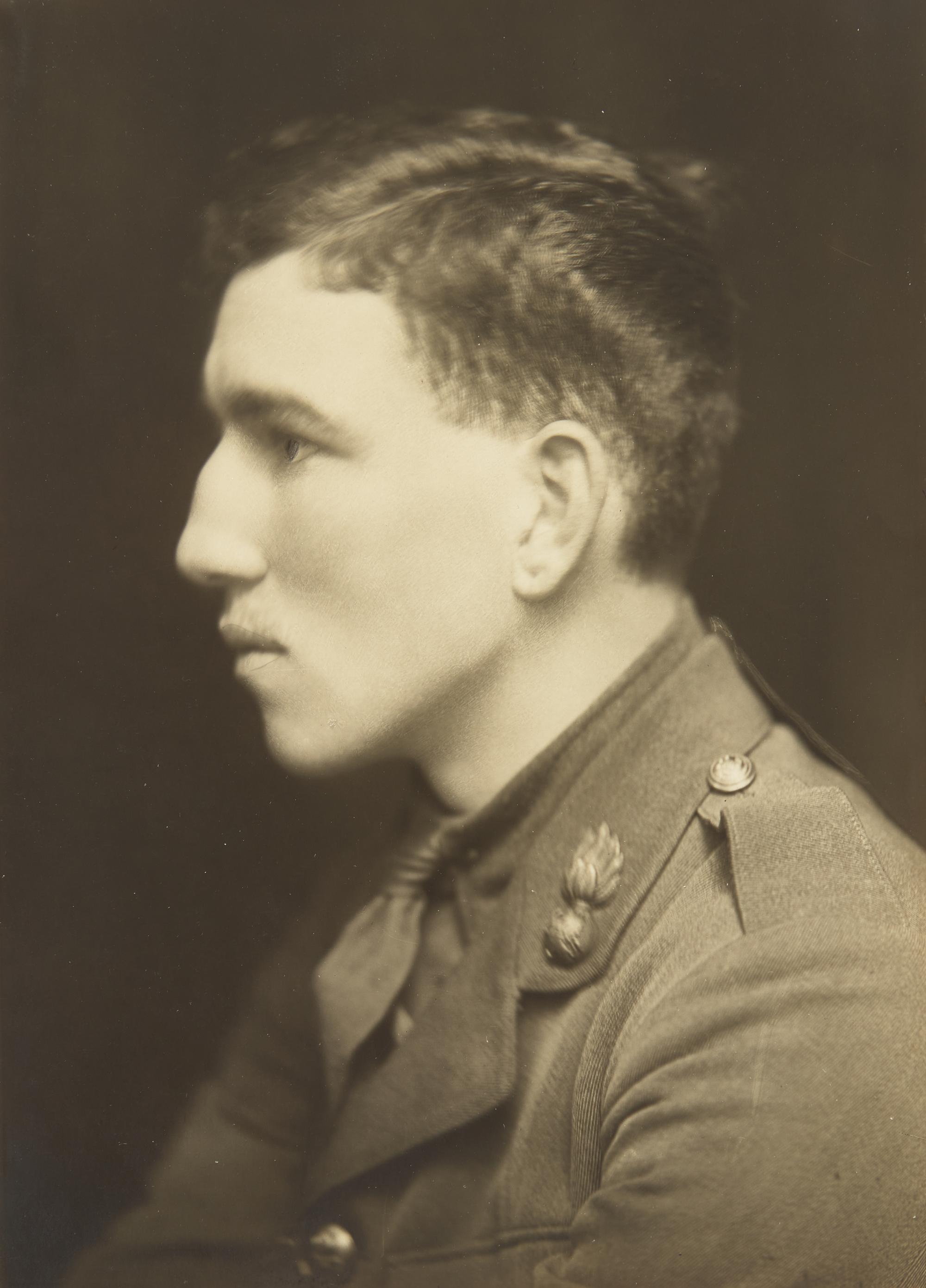 [Literature] [Graves, Robert] Hoppe, Emil Otto. Portrait Photograph