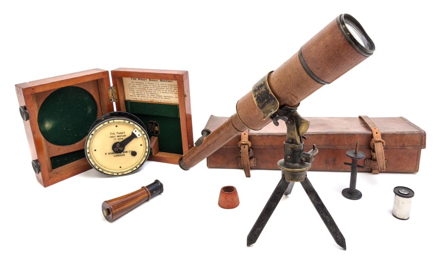 A Davon Portable Tripod Telescope Length of scope 14 inches. — EARLY 20TH CENTURY