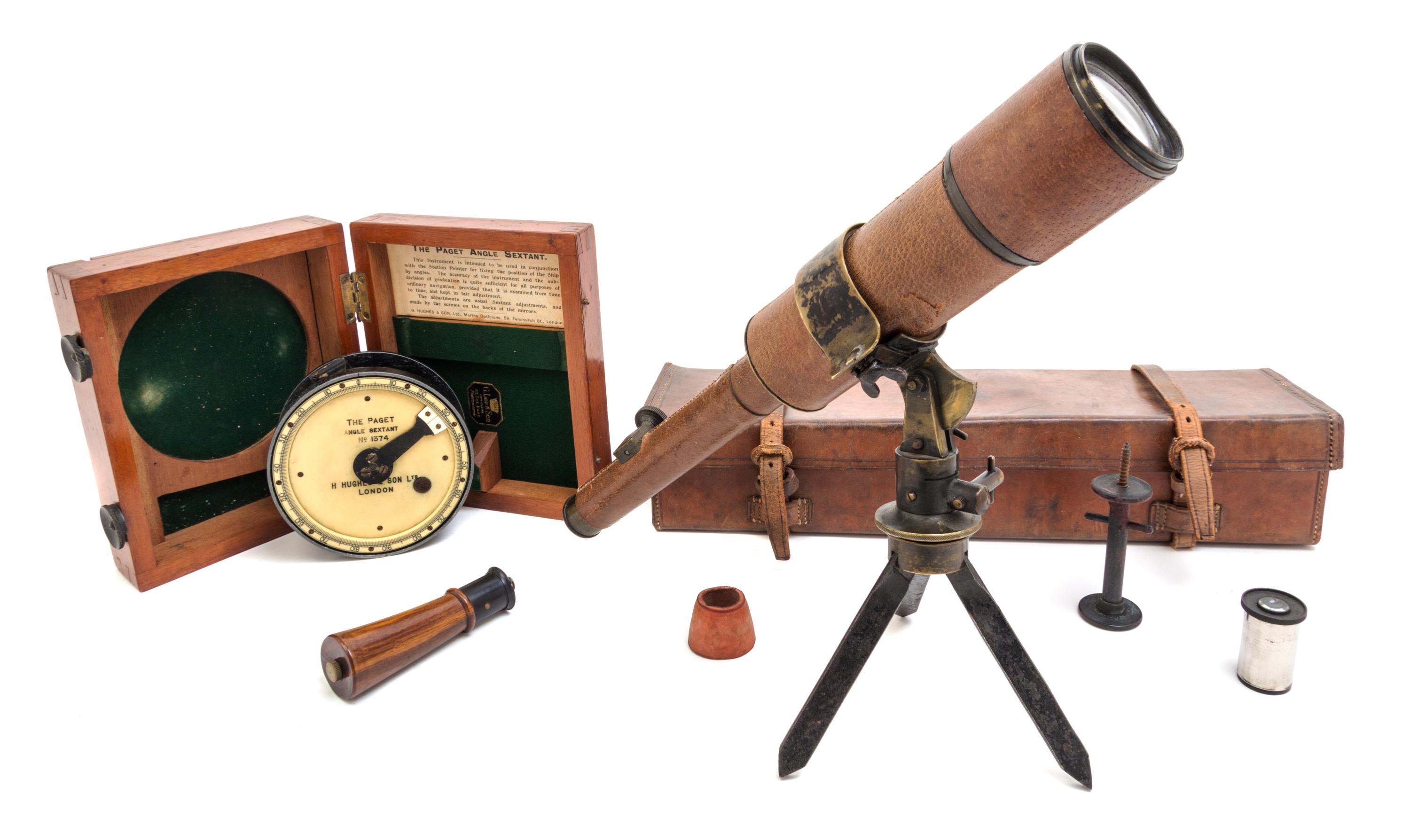 A Davon Portable Tripod Telescope Length of scope 14 inches. — EARLY 20TH CENTURY