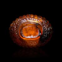 A Miniature Chinese Amber 'Basket Weave' Snuff Bottle, 19th Century 清晚期 琥珀籮紋鼻烟壺