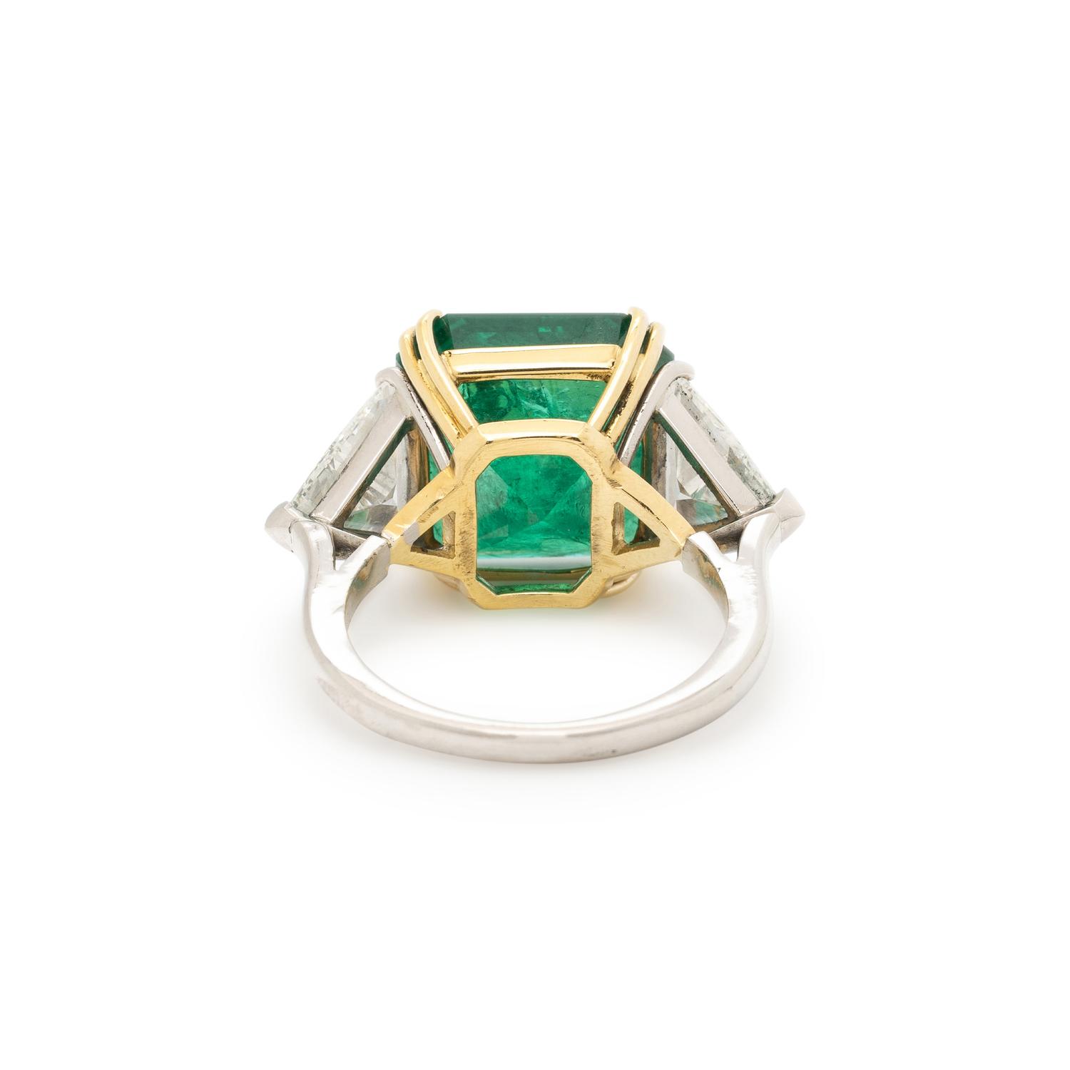 EMERALD AND DIAMOND RING