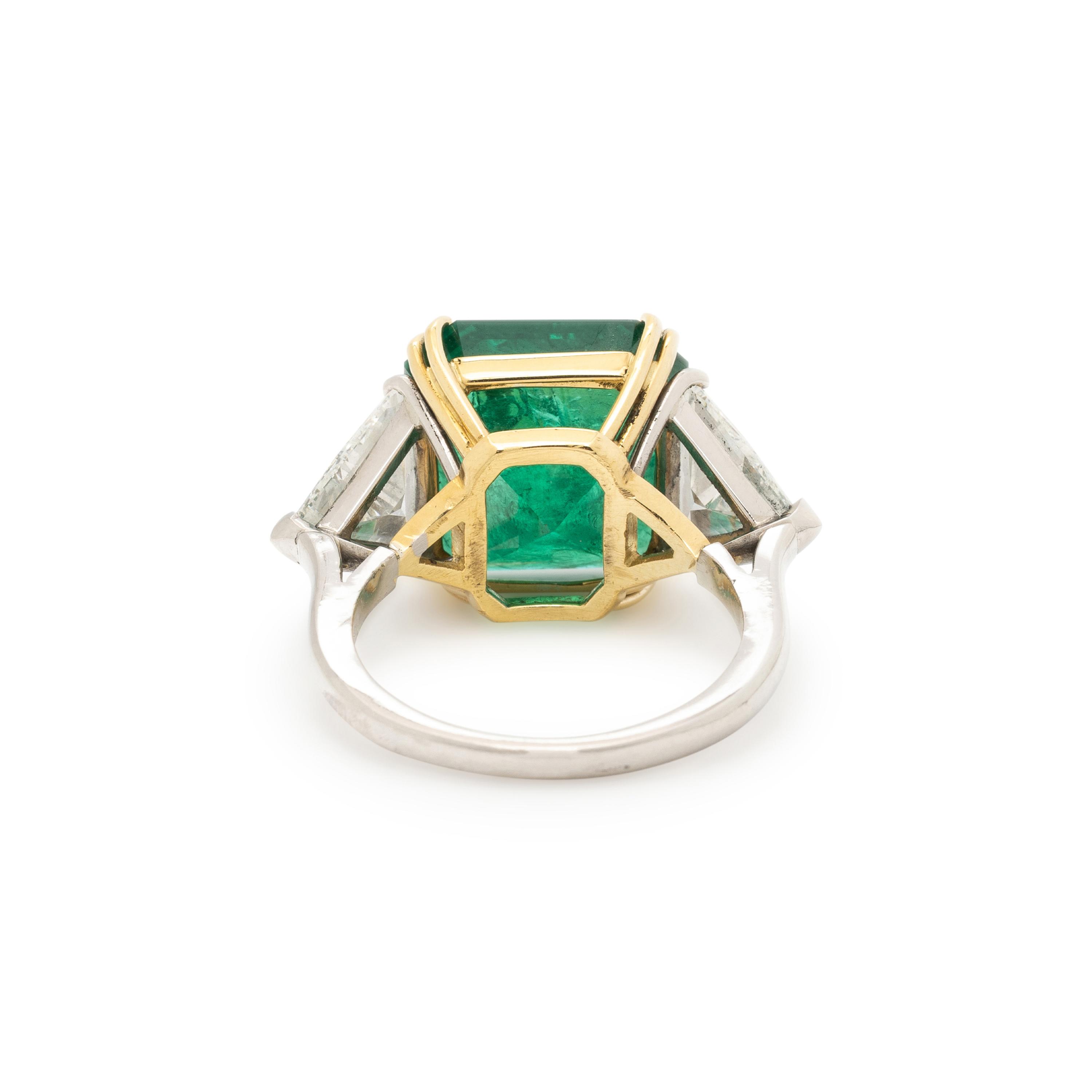 EMERALD AND DIAMOND RING