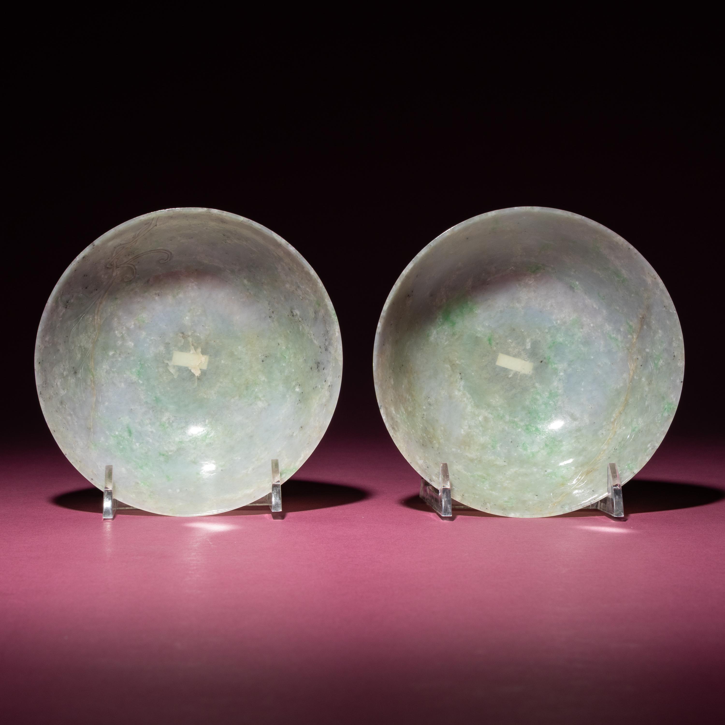 A Pair of Chinese Carved Jadeite 'Floral' Bowls, 19th-20th Century — 晚清-民國 翡翠刻花過墻碗一對