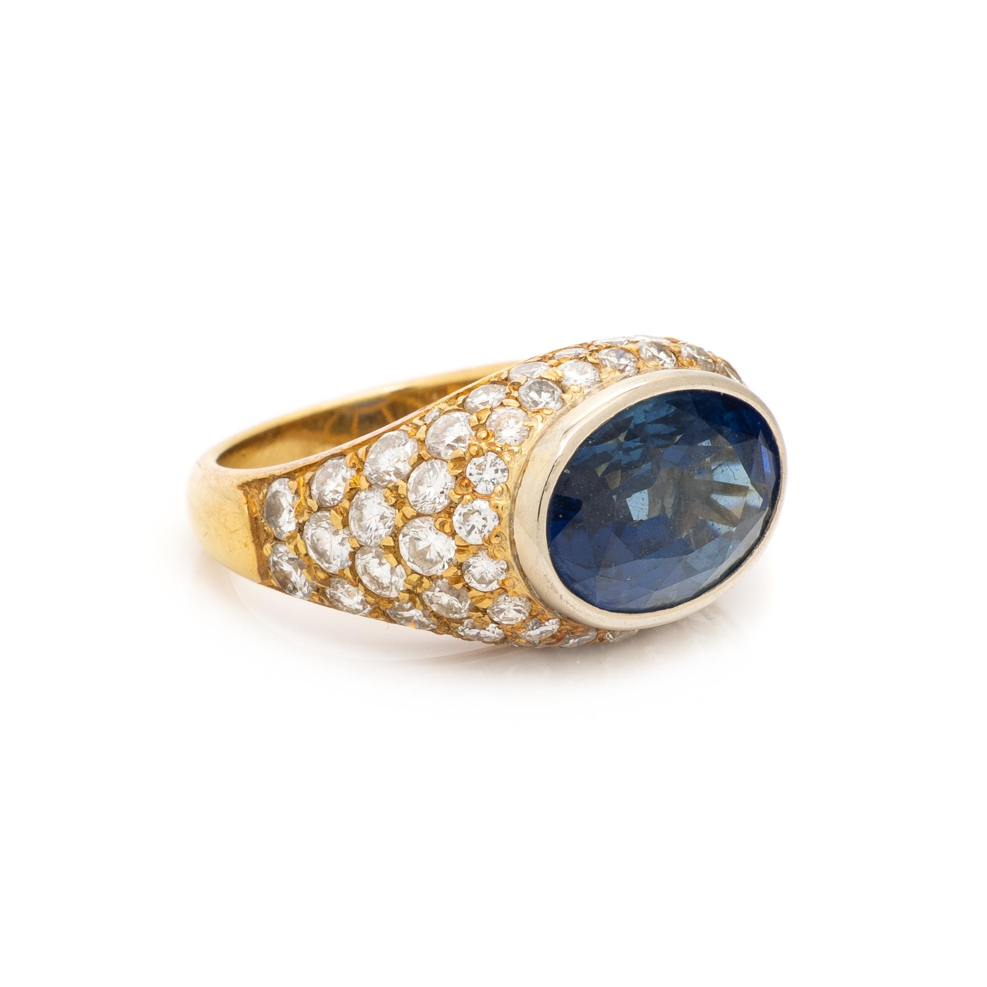 SAPPHIRE AND DIAMOND RING