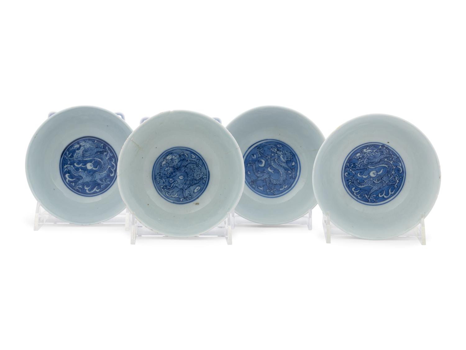 A Set of Four Chinese Blue and White Porcelain 'Dragon' Bowls