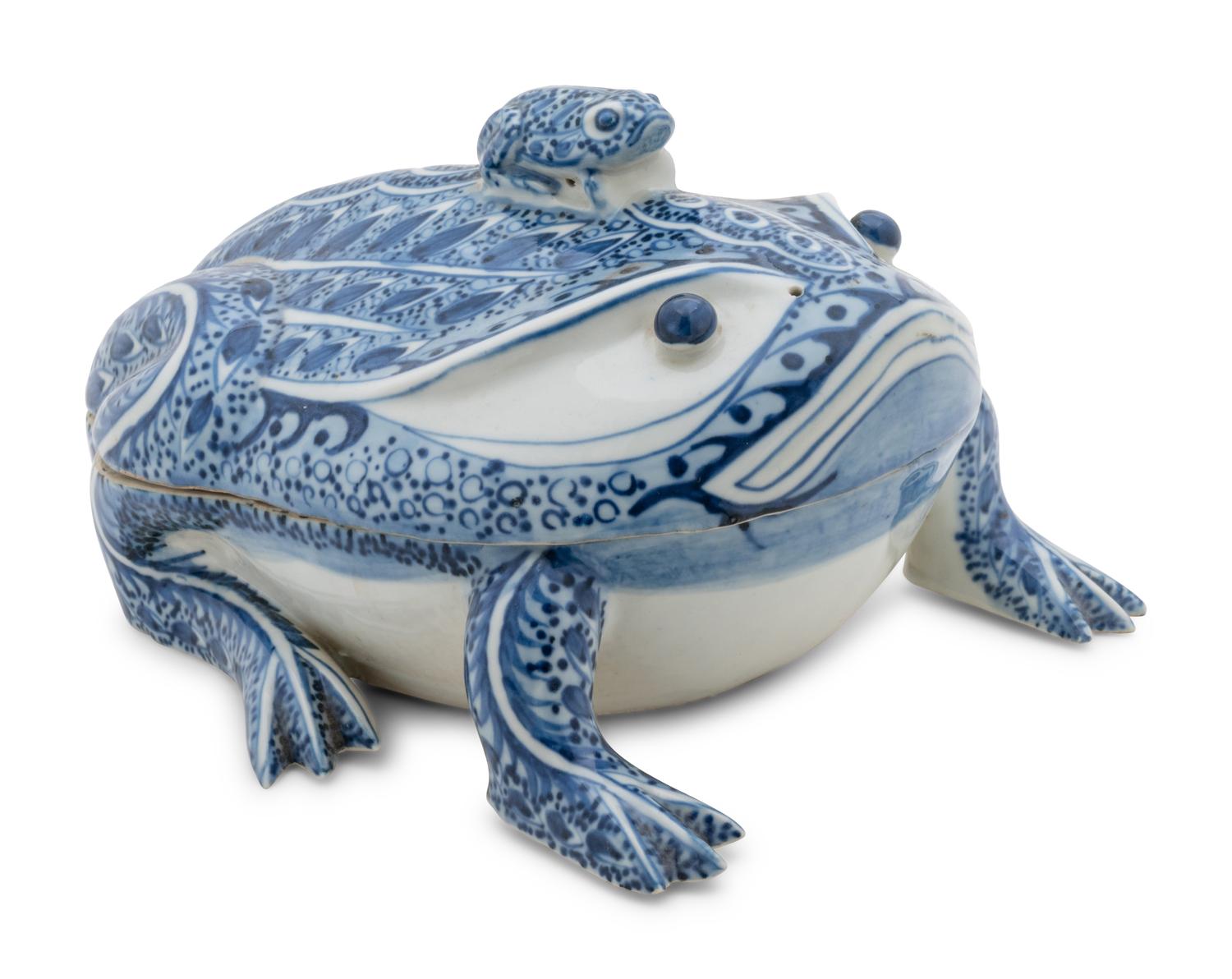 A Chinese Export Blue and White Frog-Form Covered Box