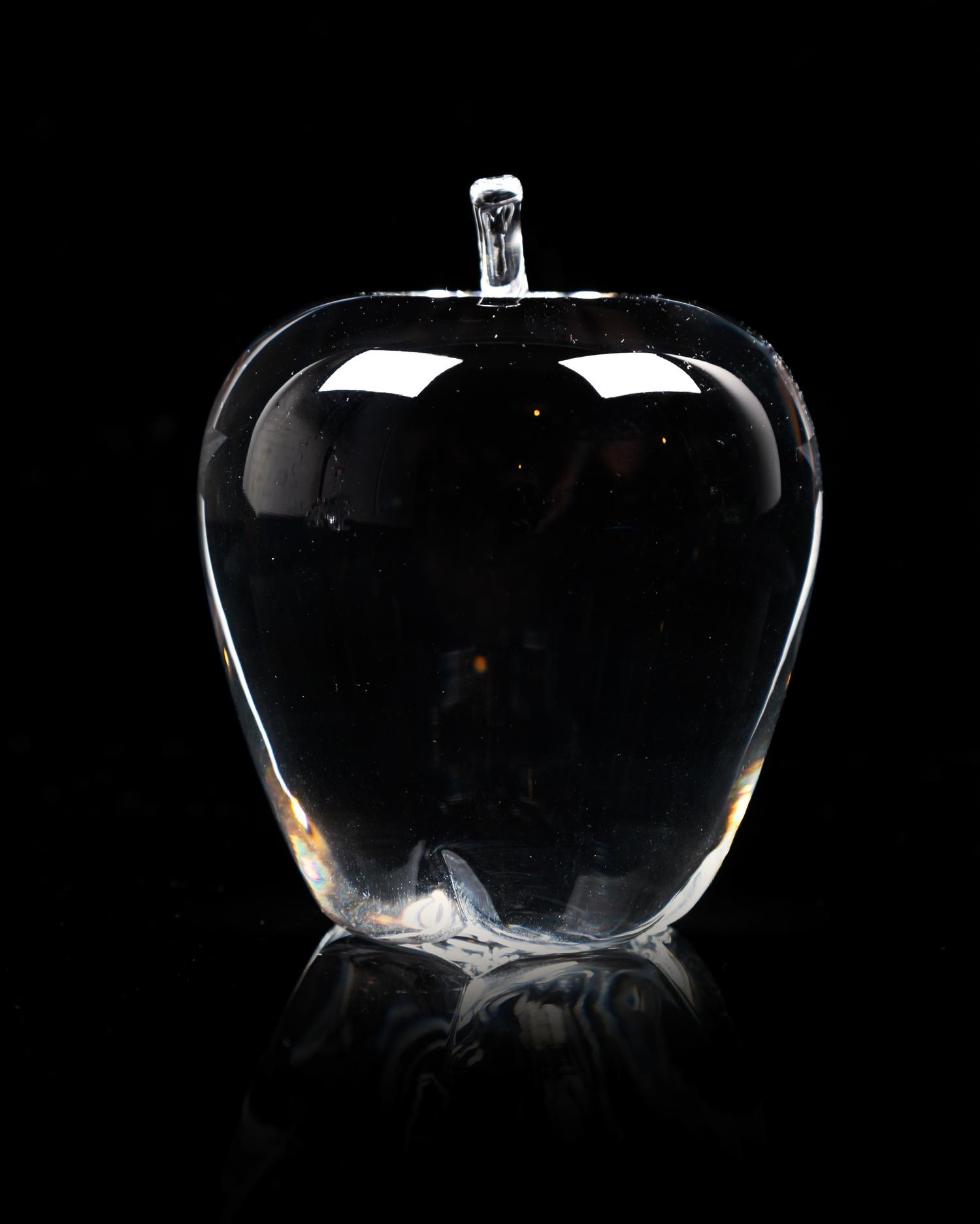A Steuben Apple Height 4 inches.