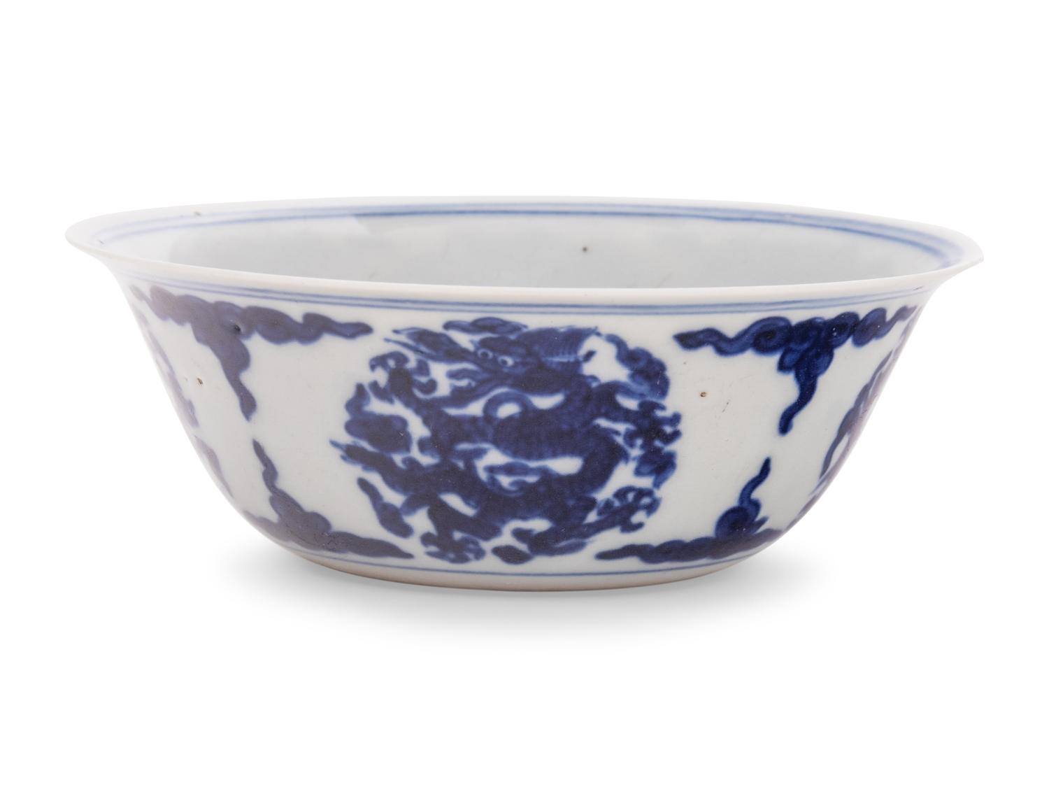 A Blue and White Porcelain 'Dragon' Bowl