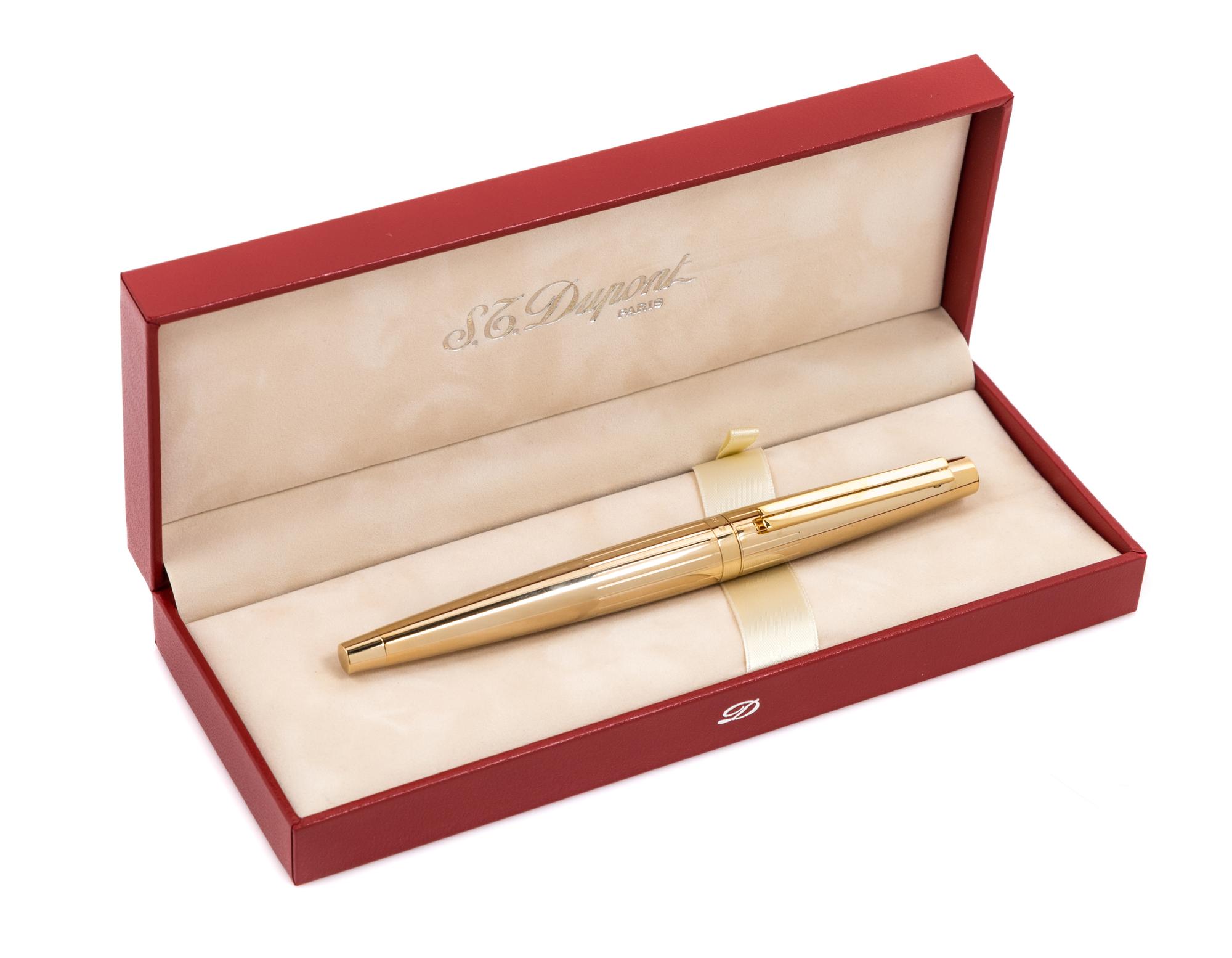 An S.T. Dupont Gold-Plated Ellipsis Fountain Pen