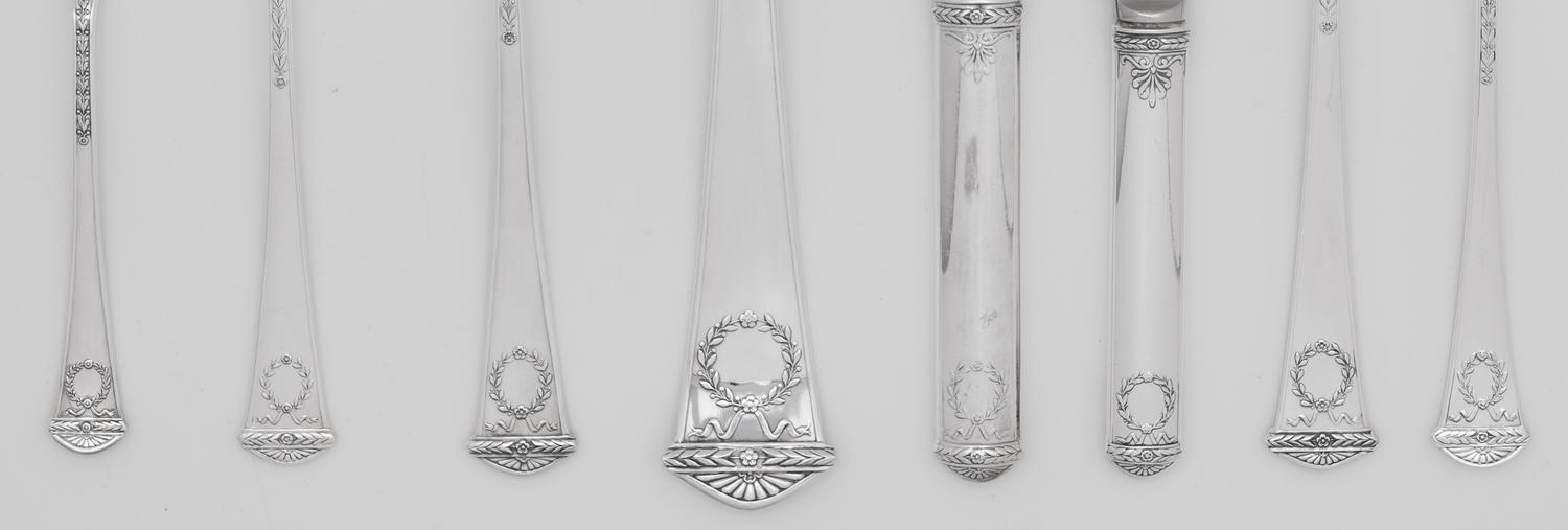 A Faberg é Imperial Court Silver Flatware Service