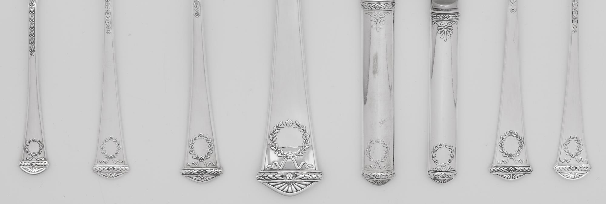 A Faberg é Imperial Court Silver Flatware Service