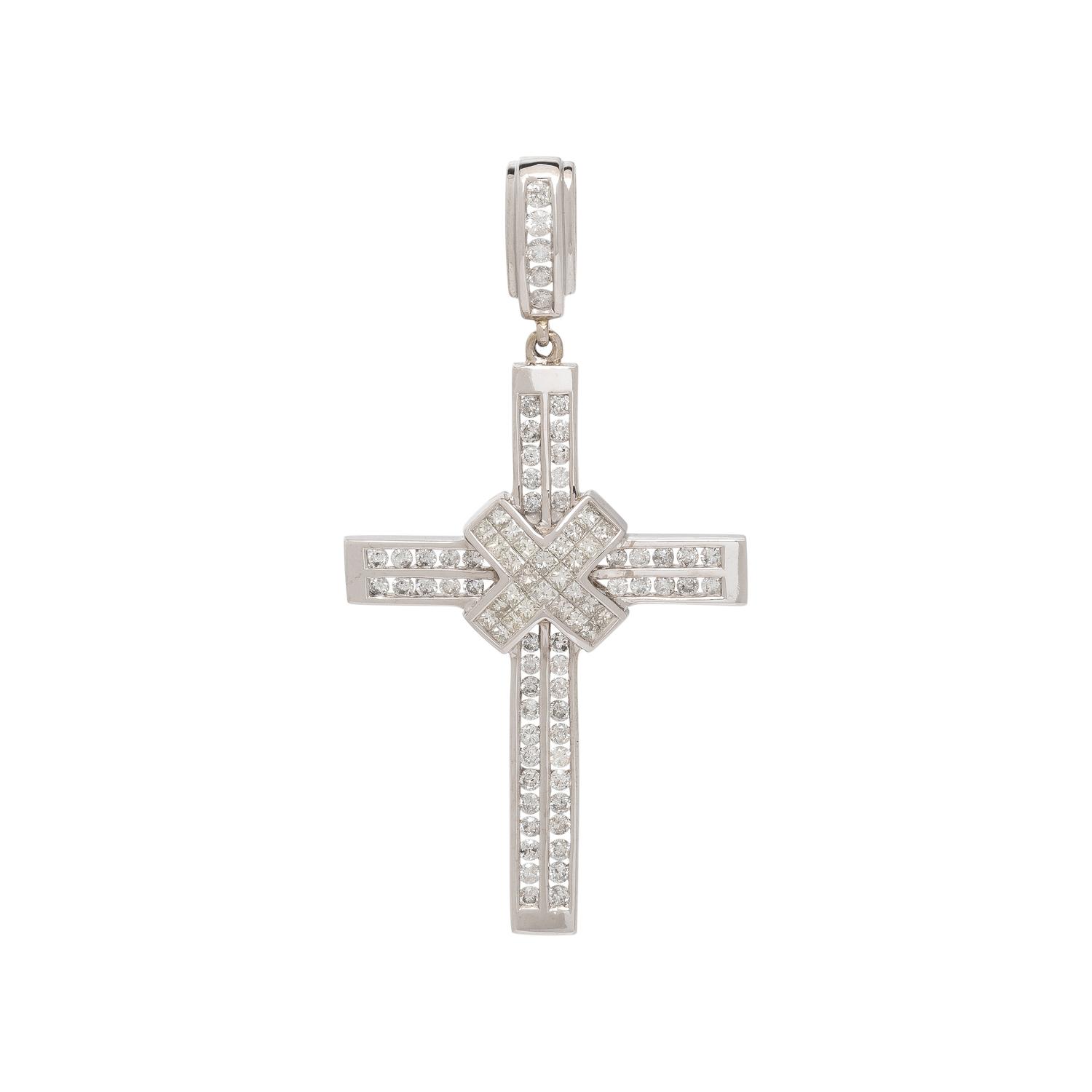 WHITE GOLD AND DIAMOND CROSS PENDANT