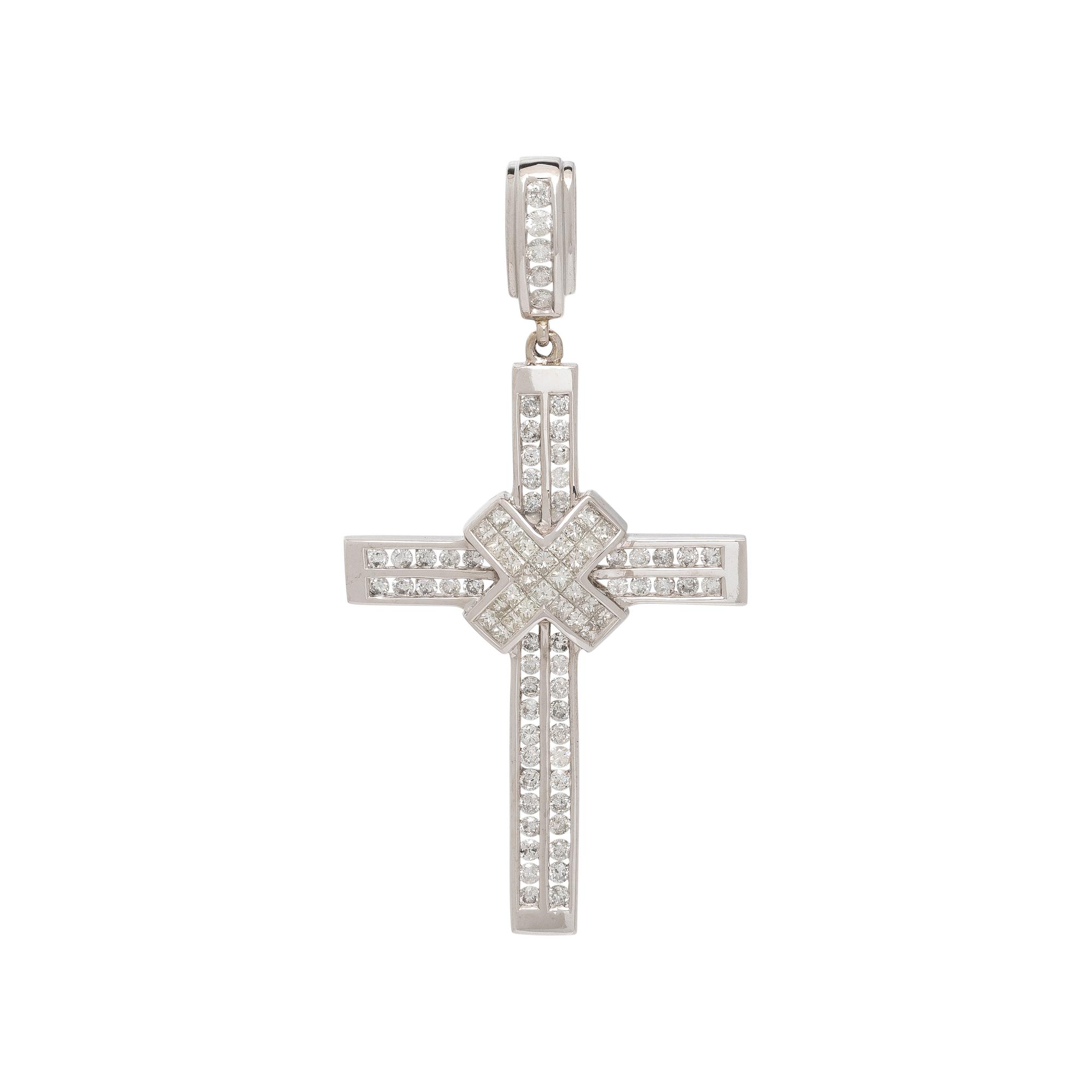 WHITE GOLD AND DIAMOND CROSS PENDANT