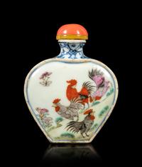 A Famille Rose and Underglaze Blue Porcelain Snuff Bottle