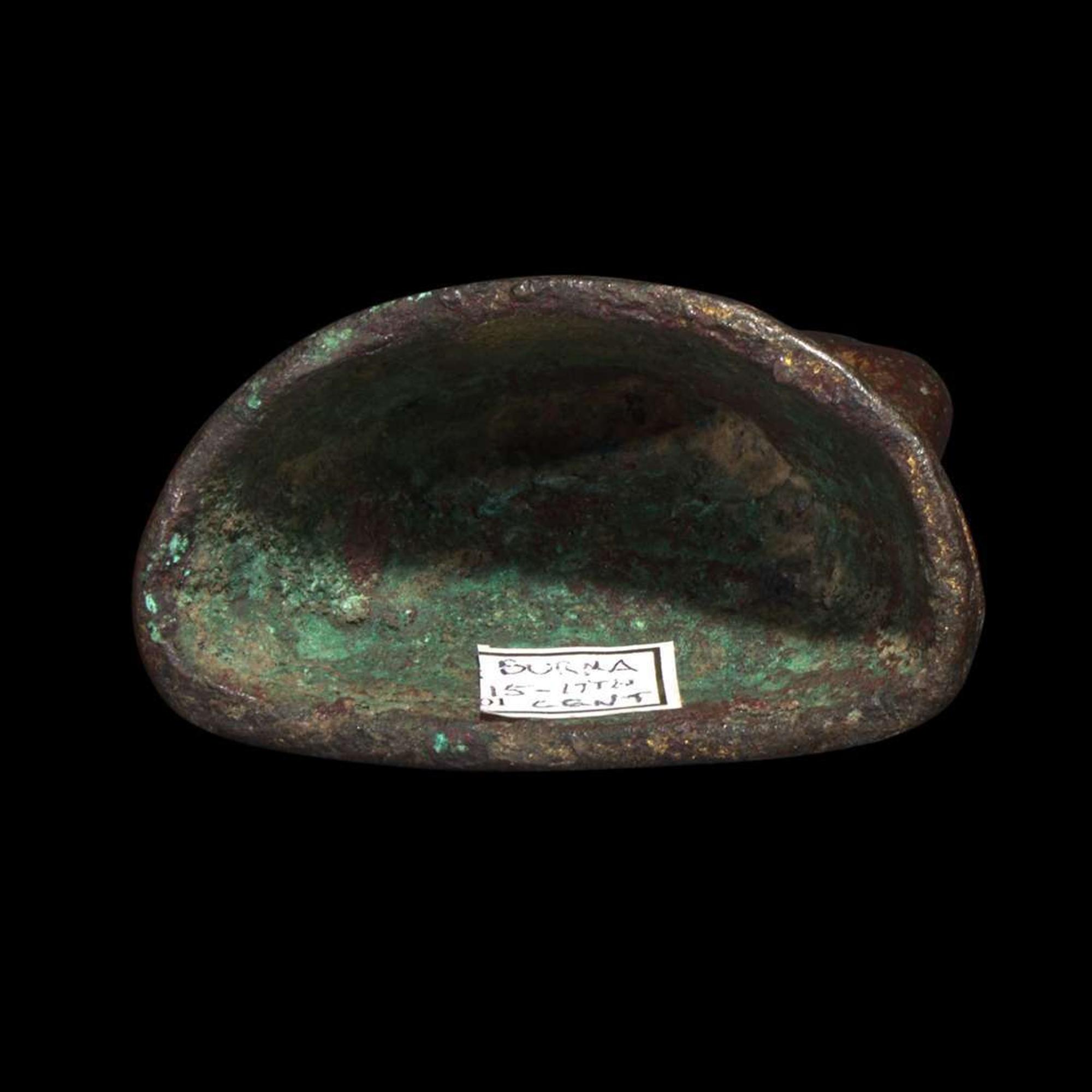 A small Burmese bronze Buddha 缅甸铜佛造像 18th century or earlier ???????