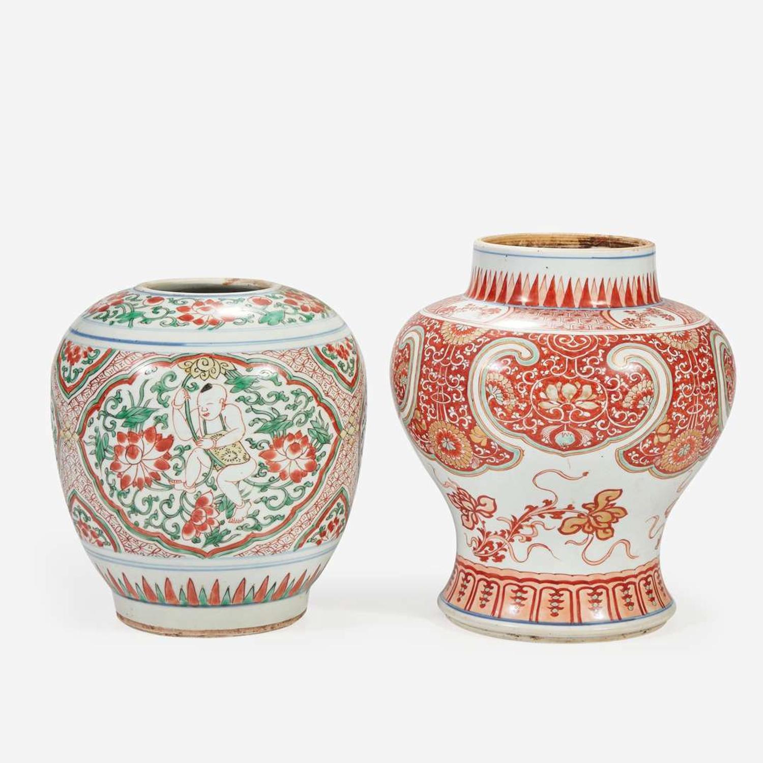 Two Chinese famille verte decorated porcelain jars 17th/18th century